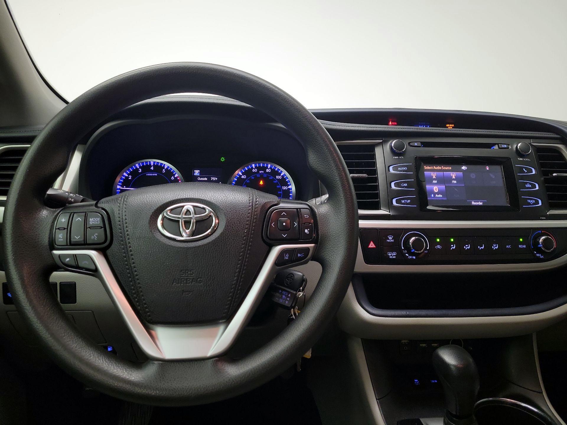 Thumbnail: 2019 Toyota Highlander - 10