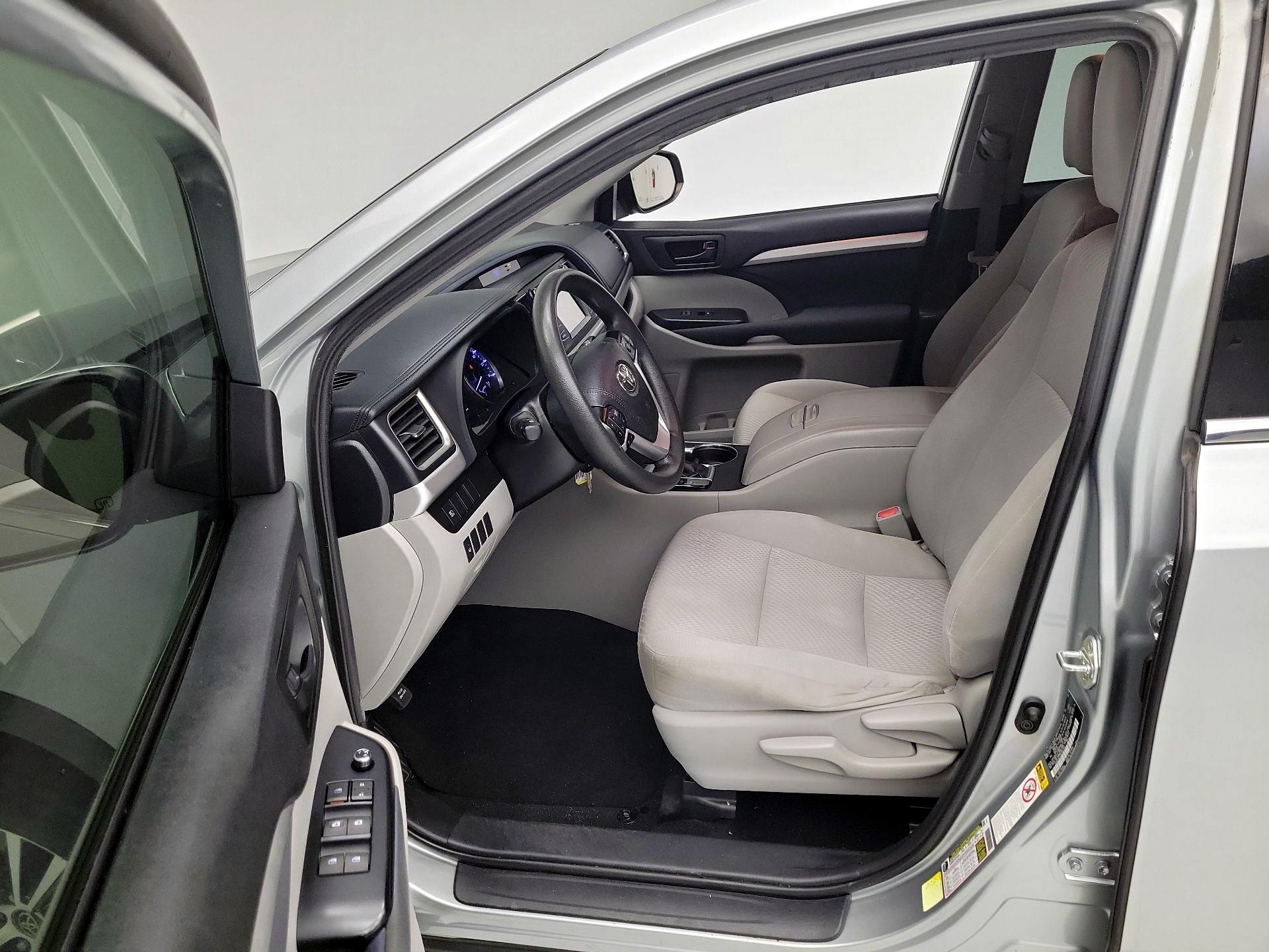 Thumbnail: 2019 Toyota Highlander - 11
