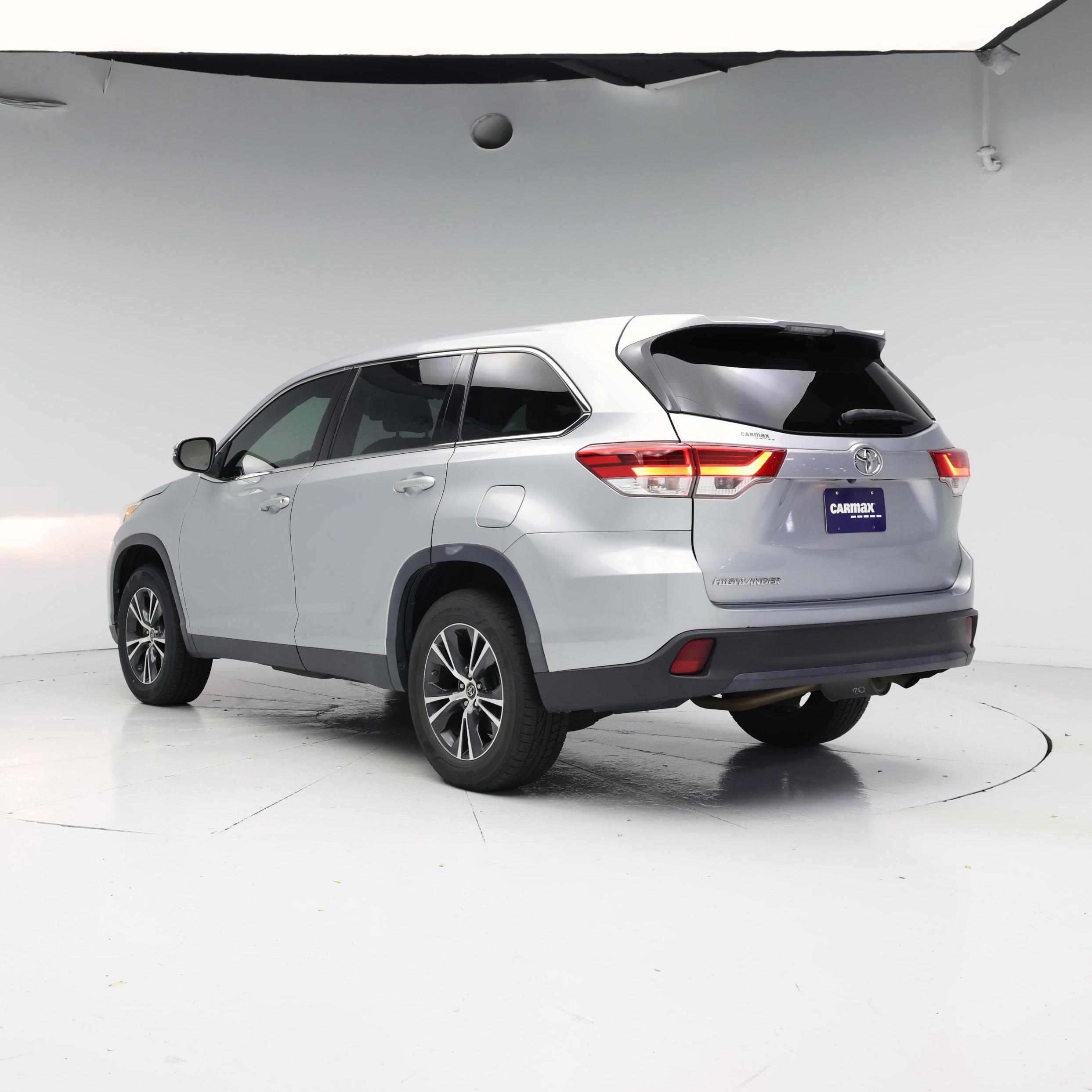 Thumbnail: 2019 Toyota Highlander - 2