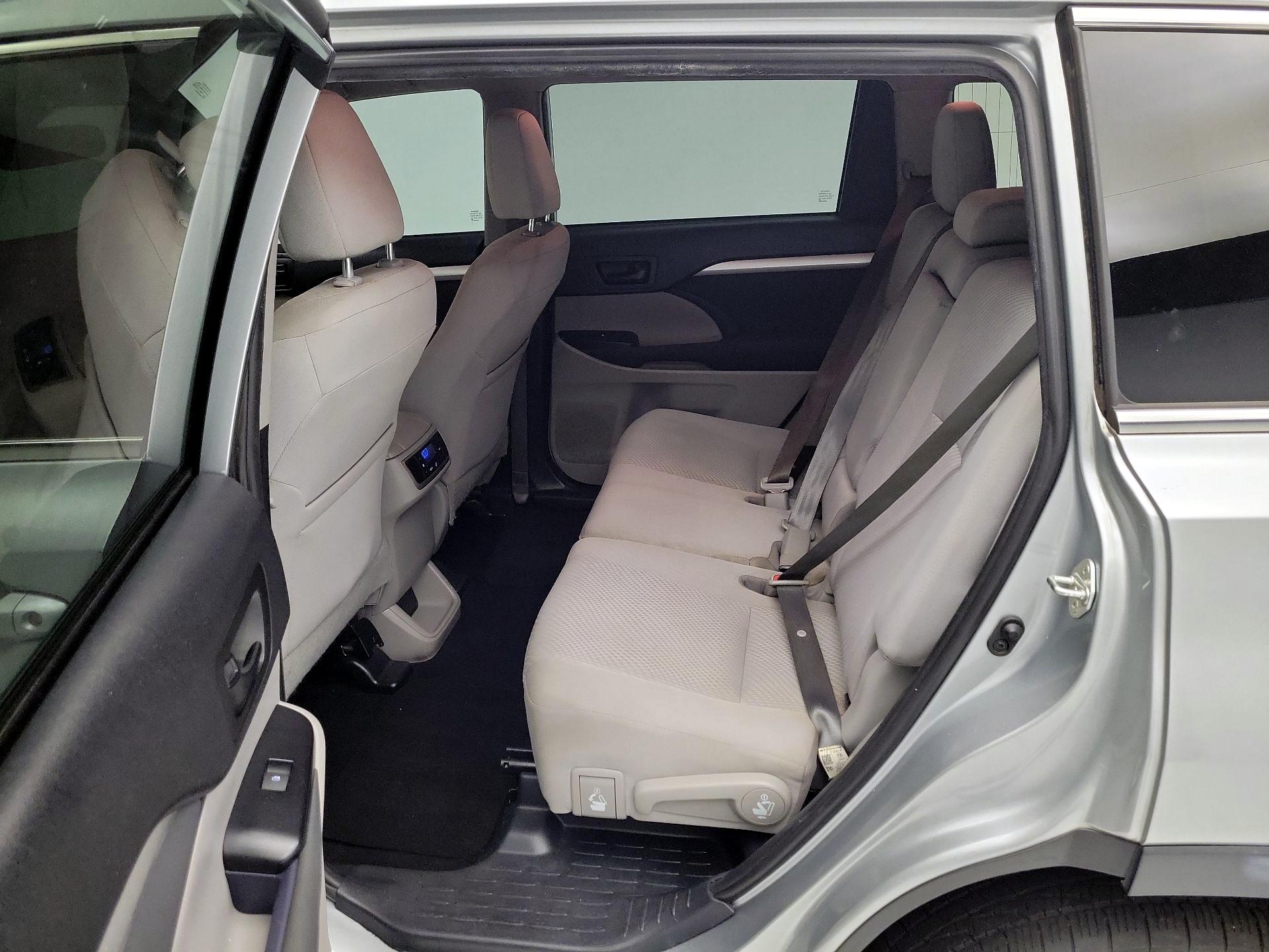 Thumbnail: 2019 Toyota Highlander - 19