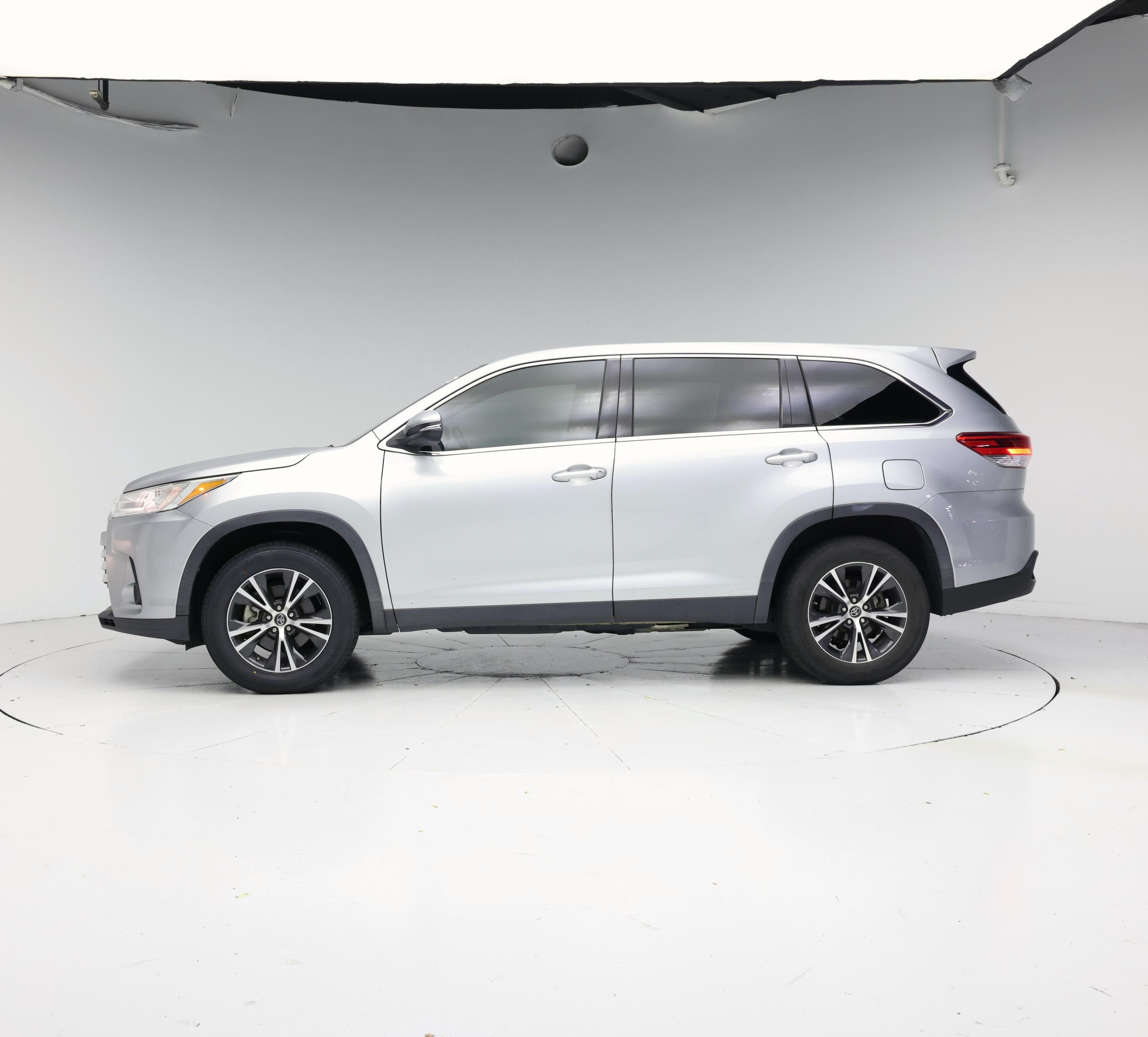 Thumbnail: 2019 Toyota Highlander - 3