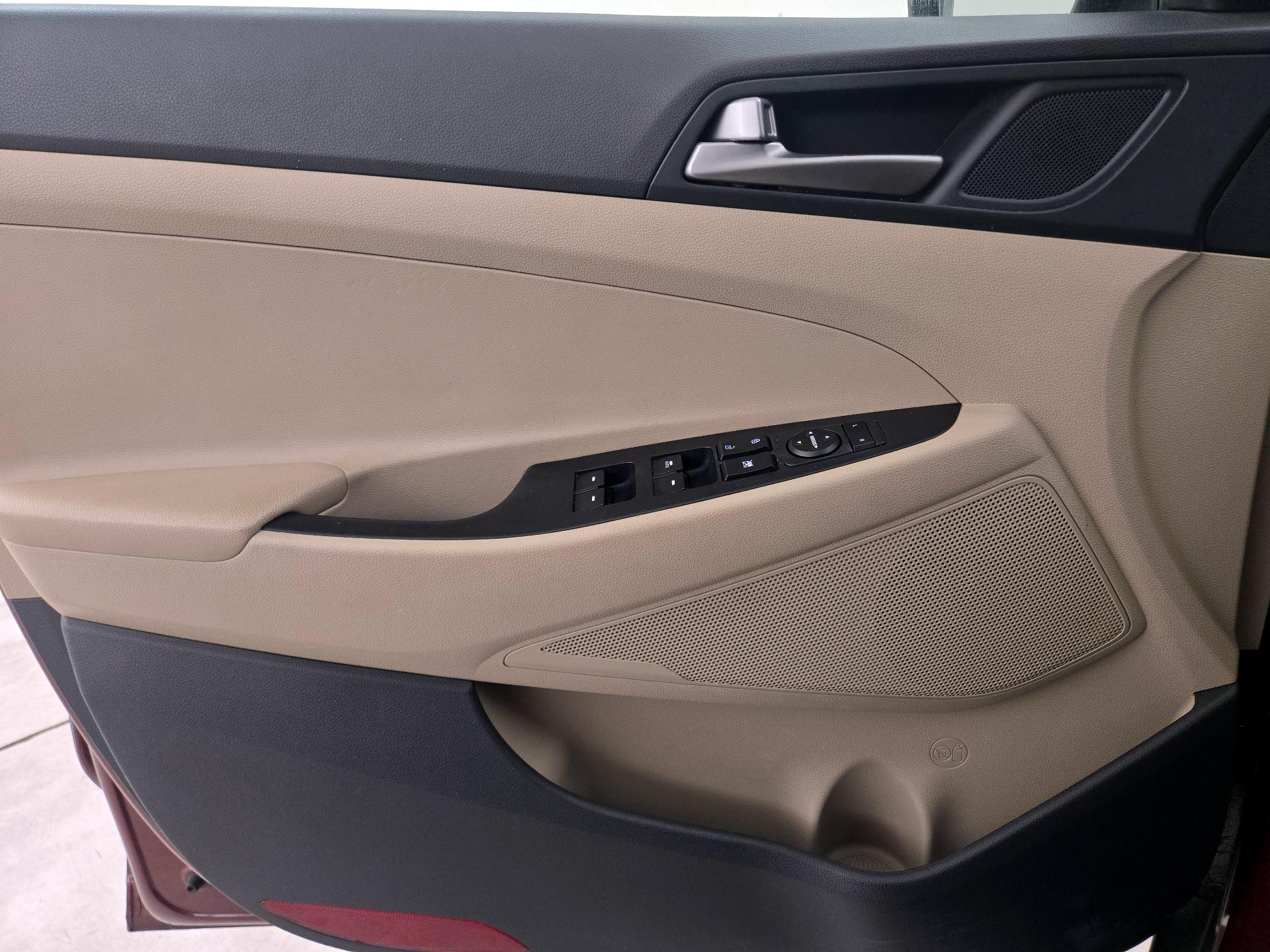 Thumbnail: 2017 Hyundai Tucson - 12