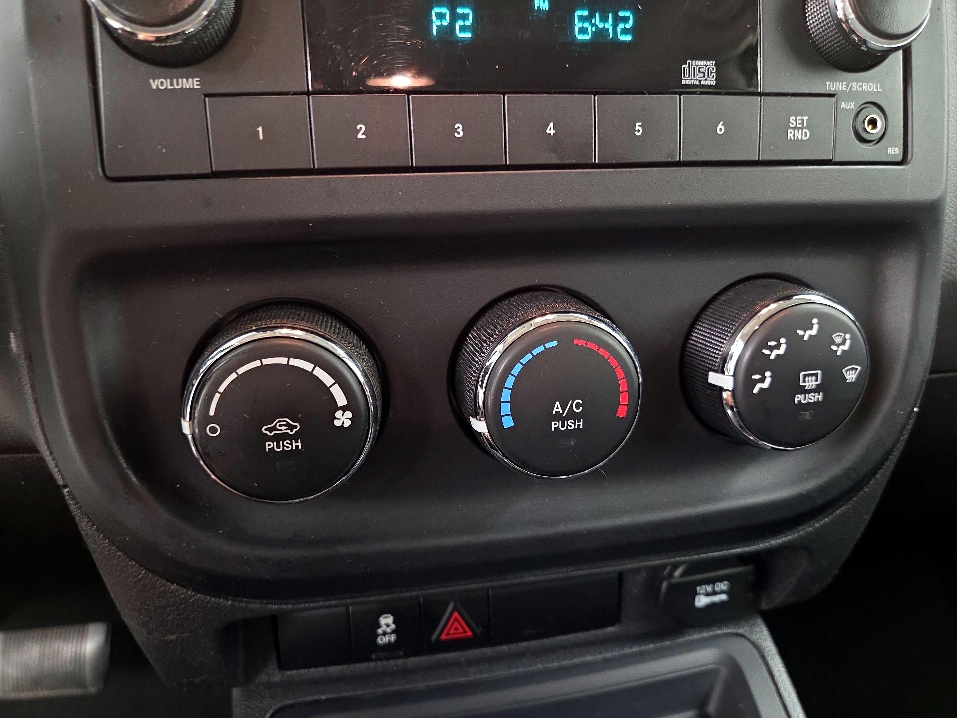 Thumbnail: 2015 Jeep Patriot - 14