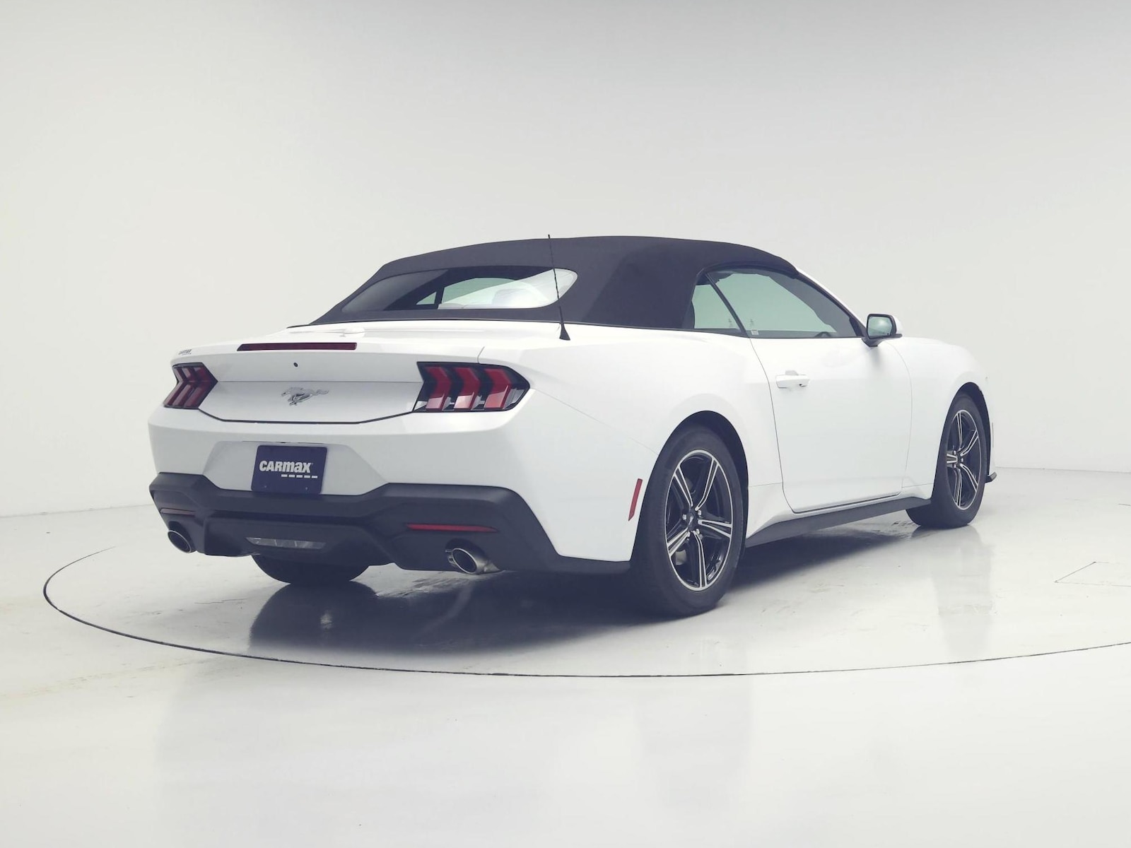 2025 Ford Mustang EcoBoost - Photo 9