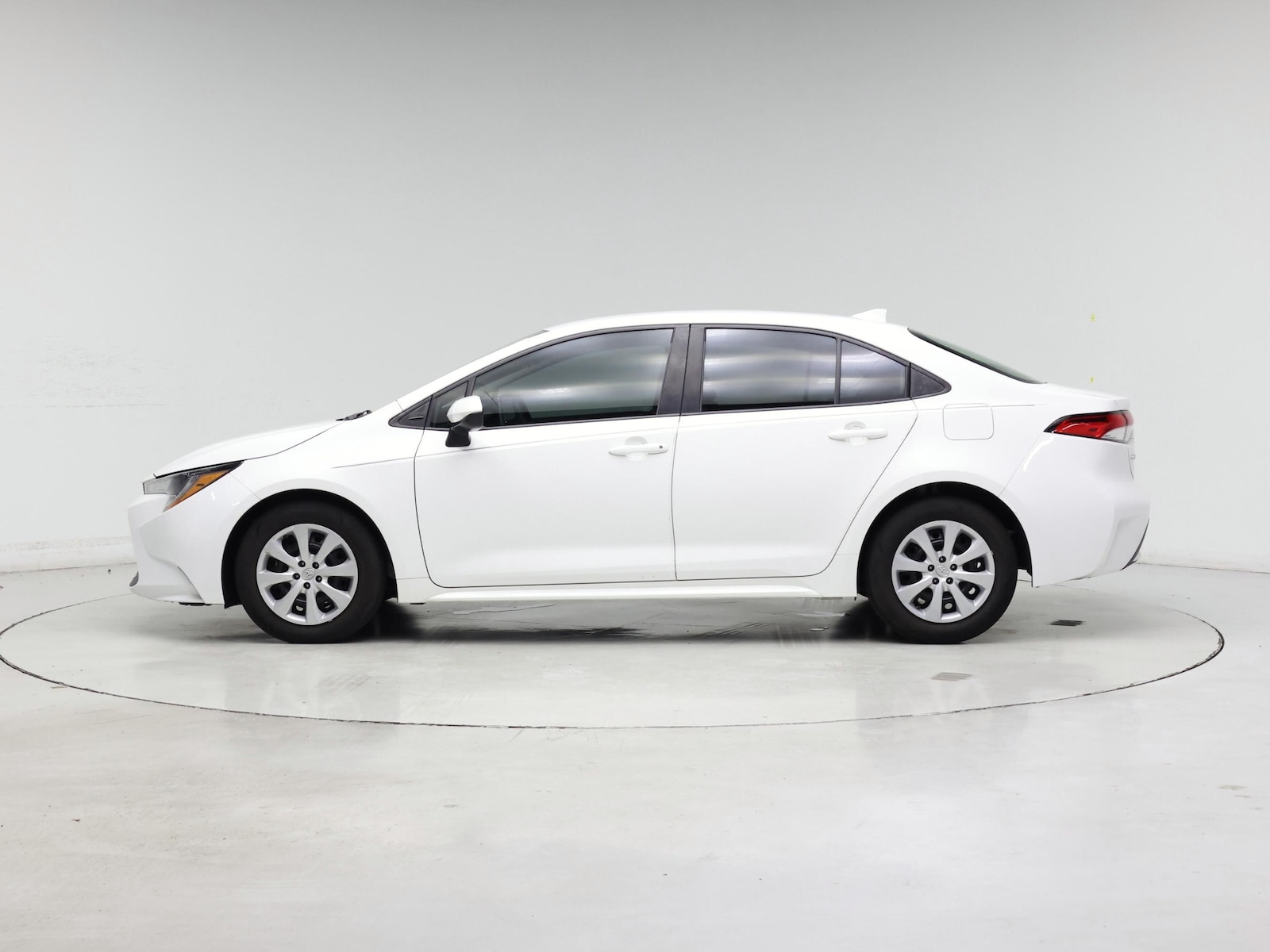 2021 Toyota Corolla LE - Photo 4
