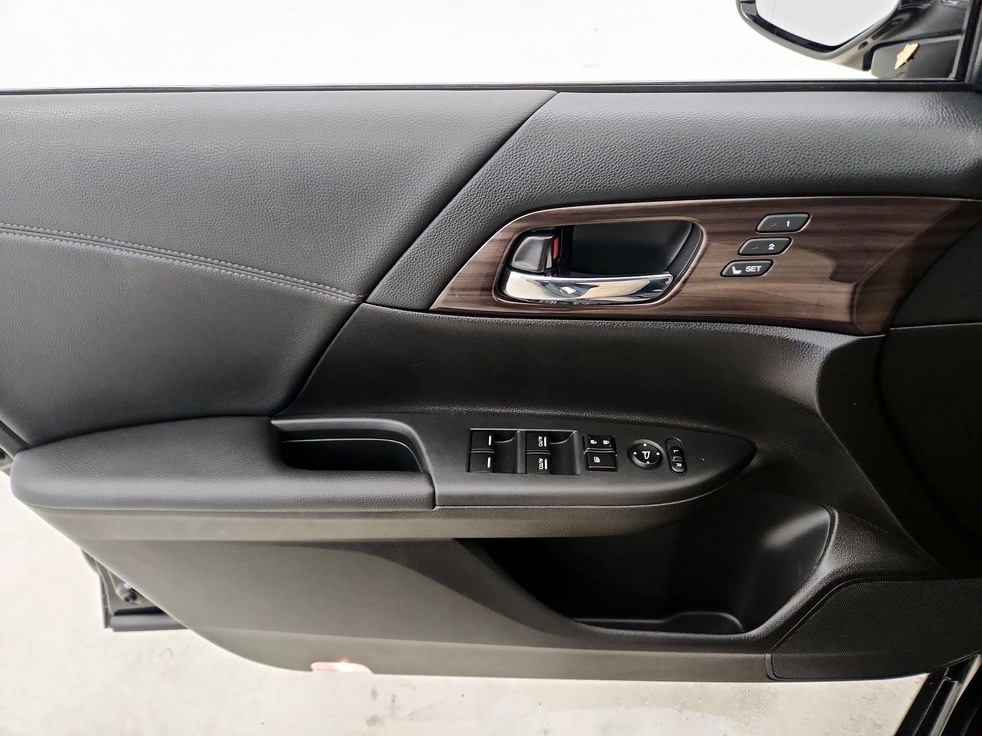Thumbnail: 2016 Honda Accord - 12