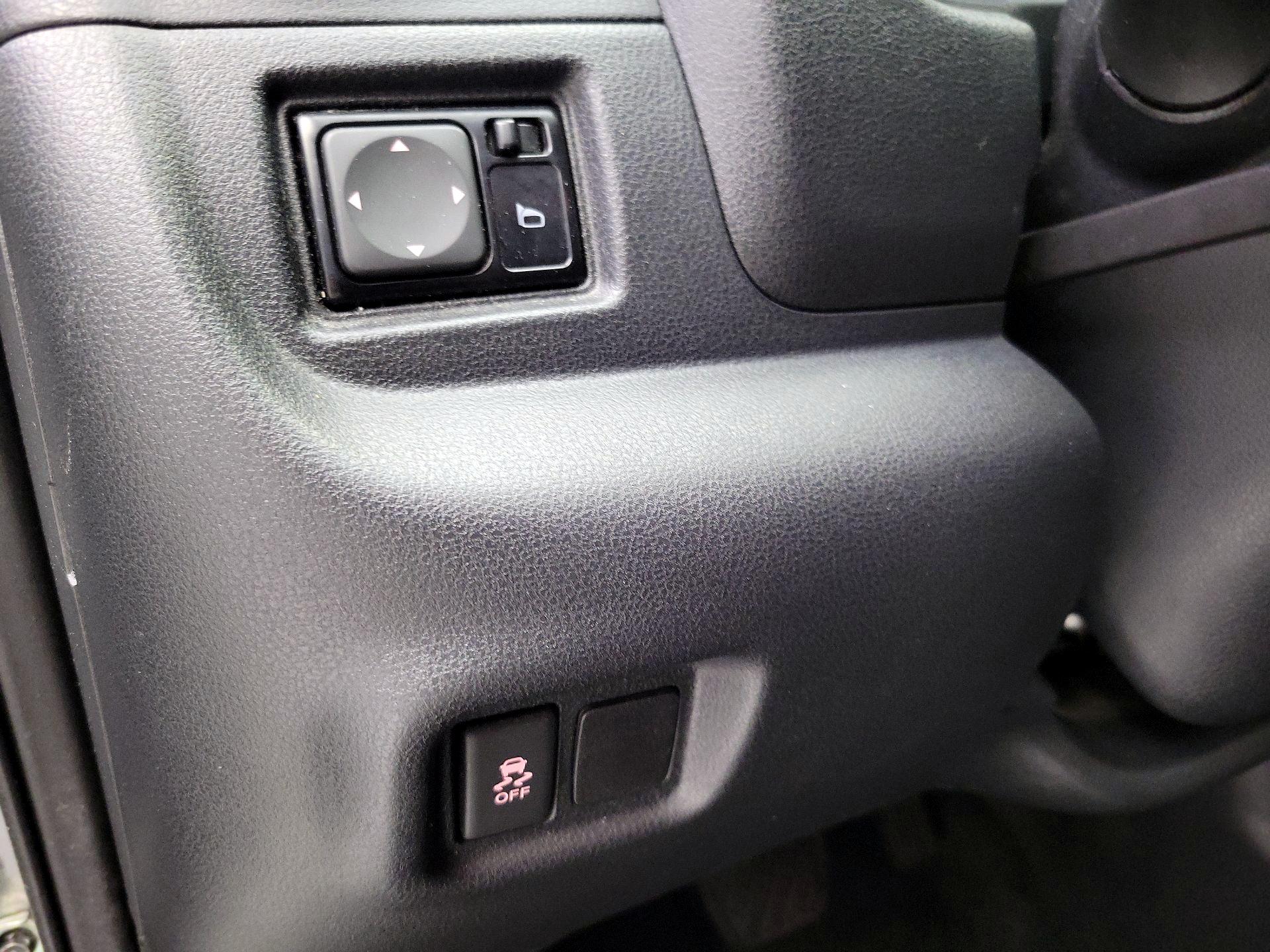 Thumbnail: 2017 Nissan Versa Note - 13