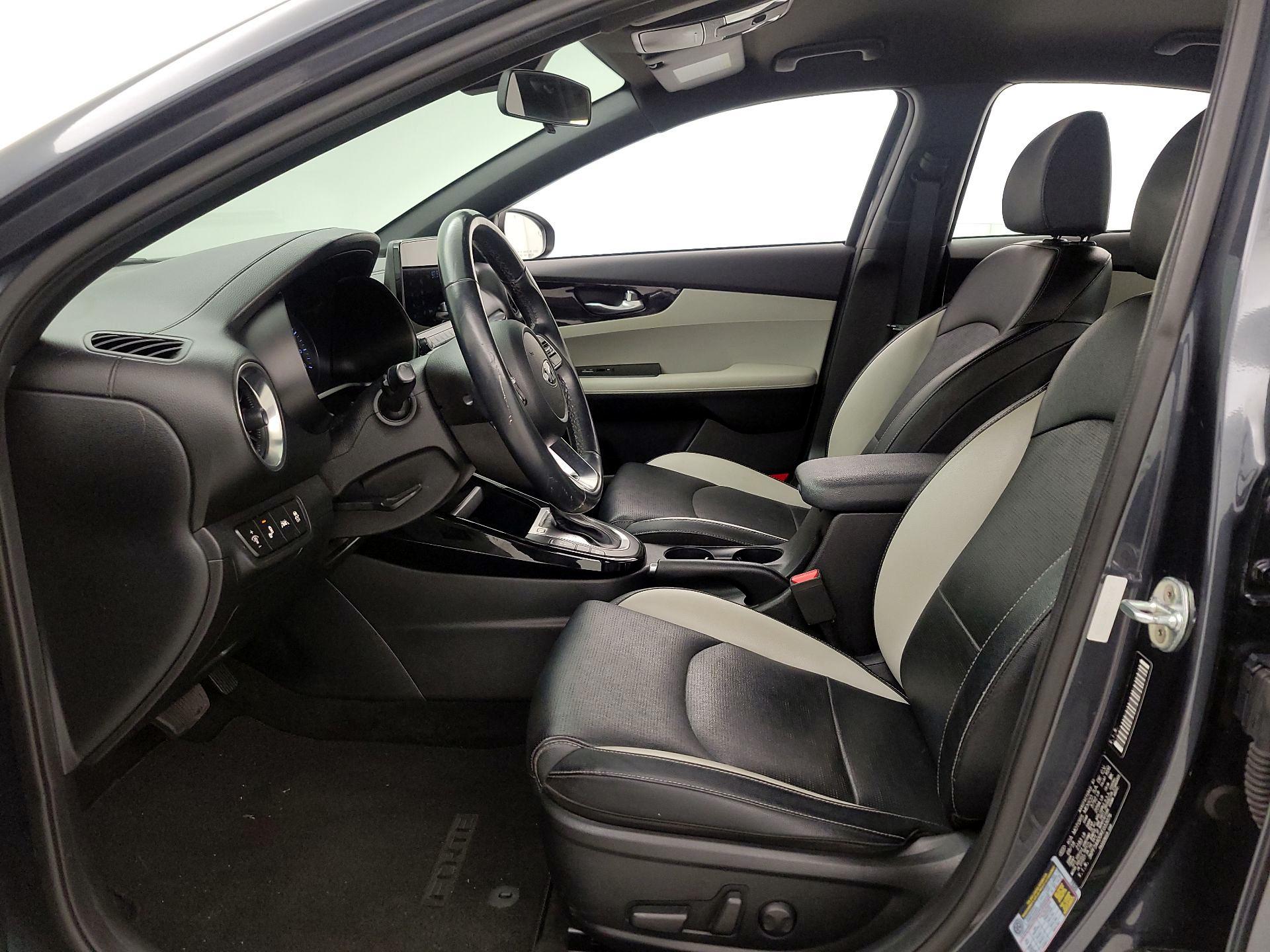 Thumbnail: 2019 Kia Forte - 11