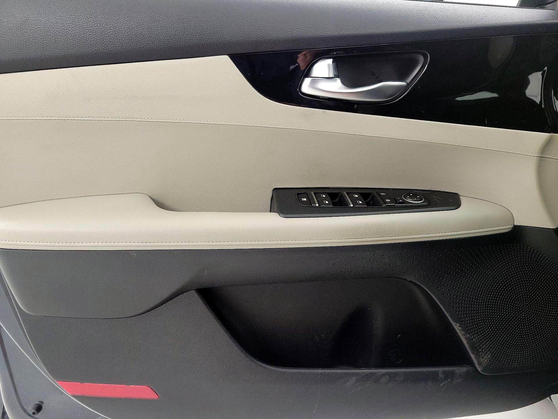 Thumbnail: 2019 Kia Forte - 12