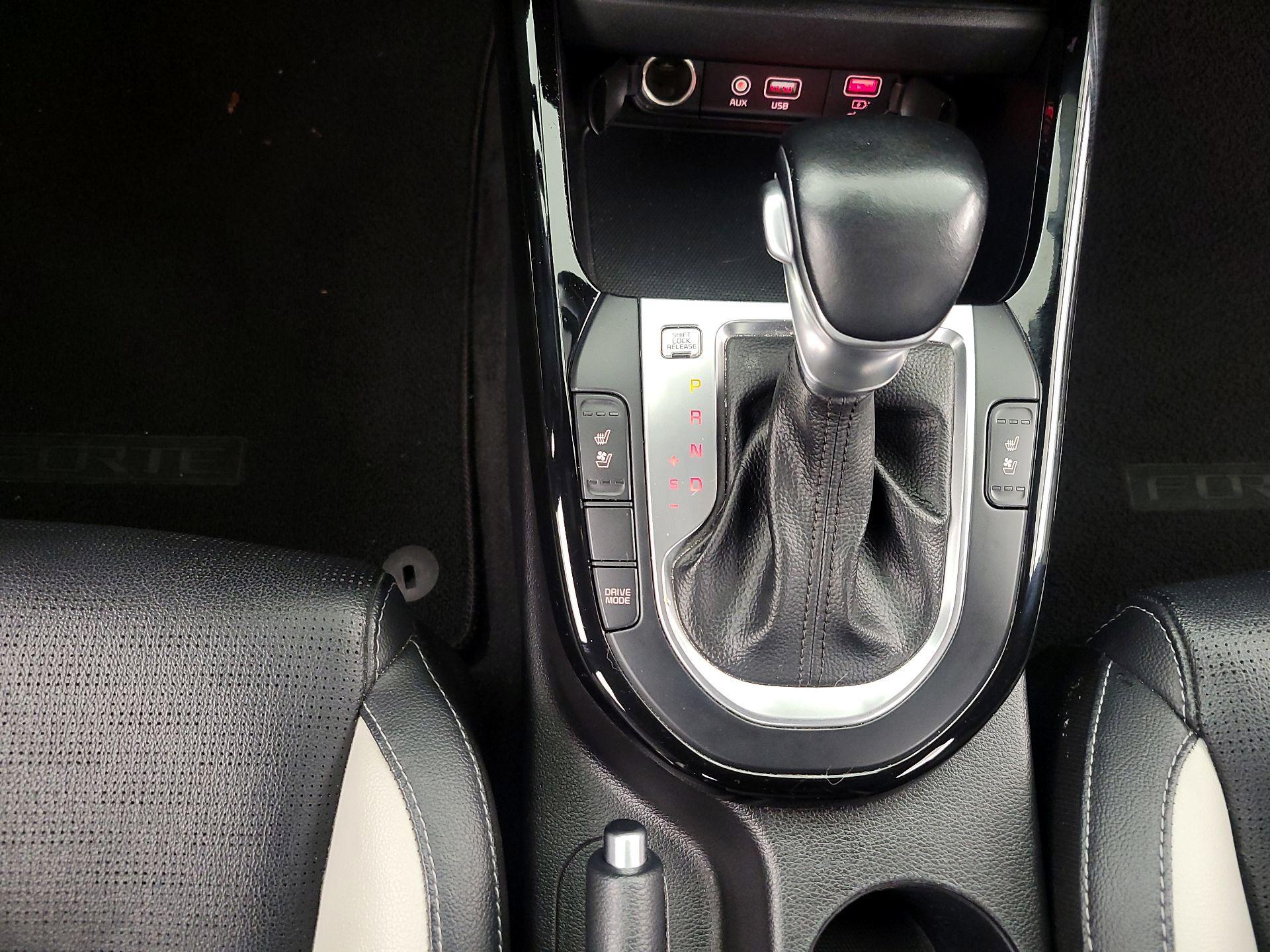 Thumbnail: 2019 Kia Forte - 17