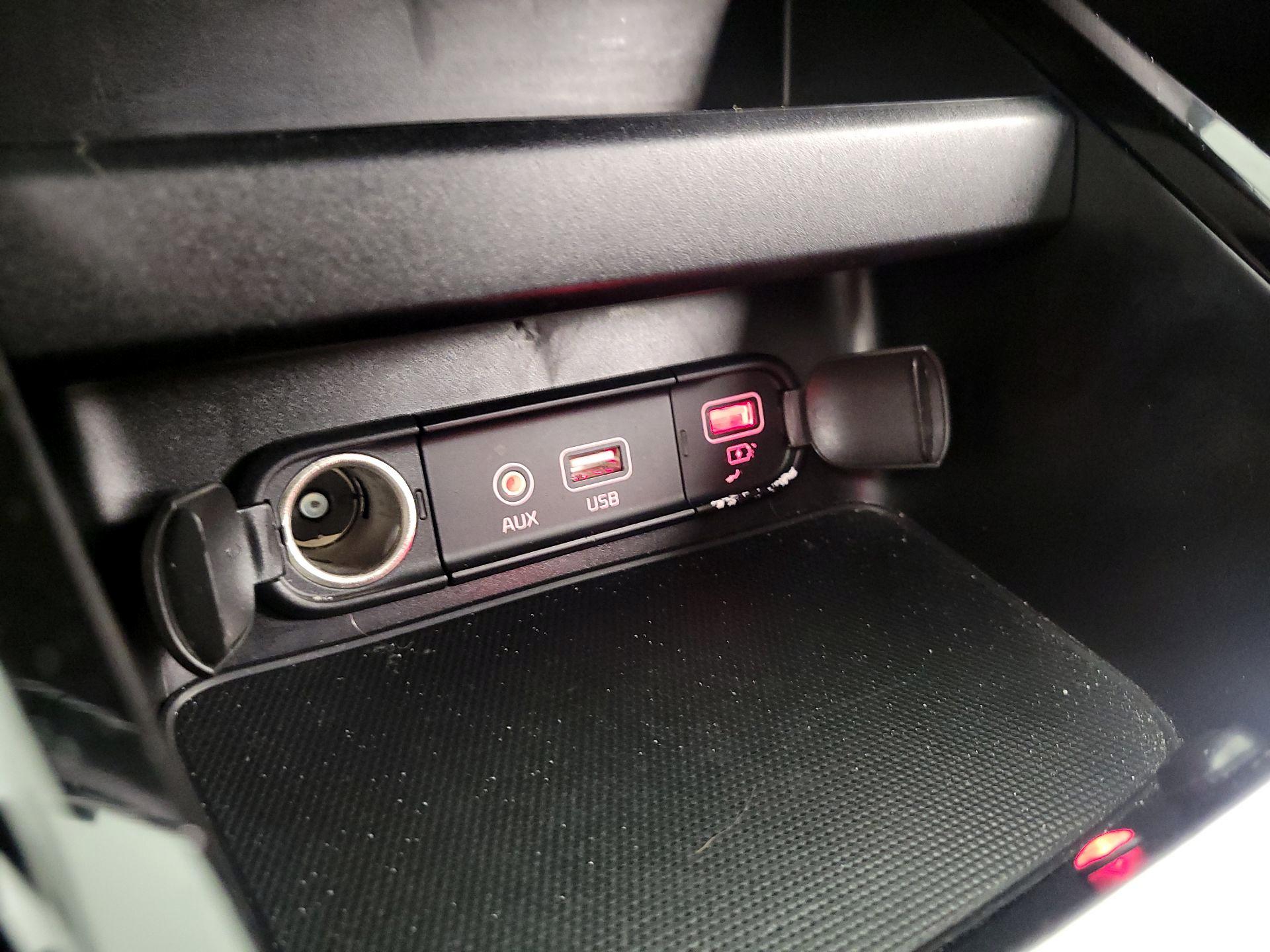 Thumbnail: 2019 Kia Forte - 18