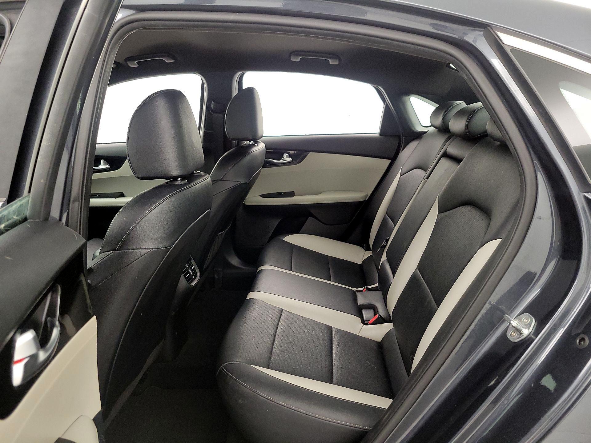 Thumbnail: 2019 Kia Forte - 19