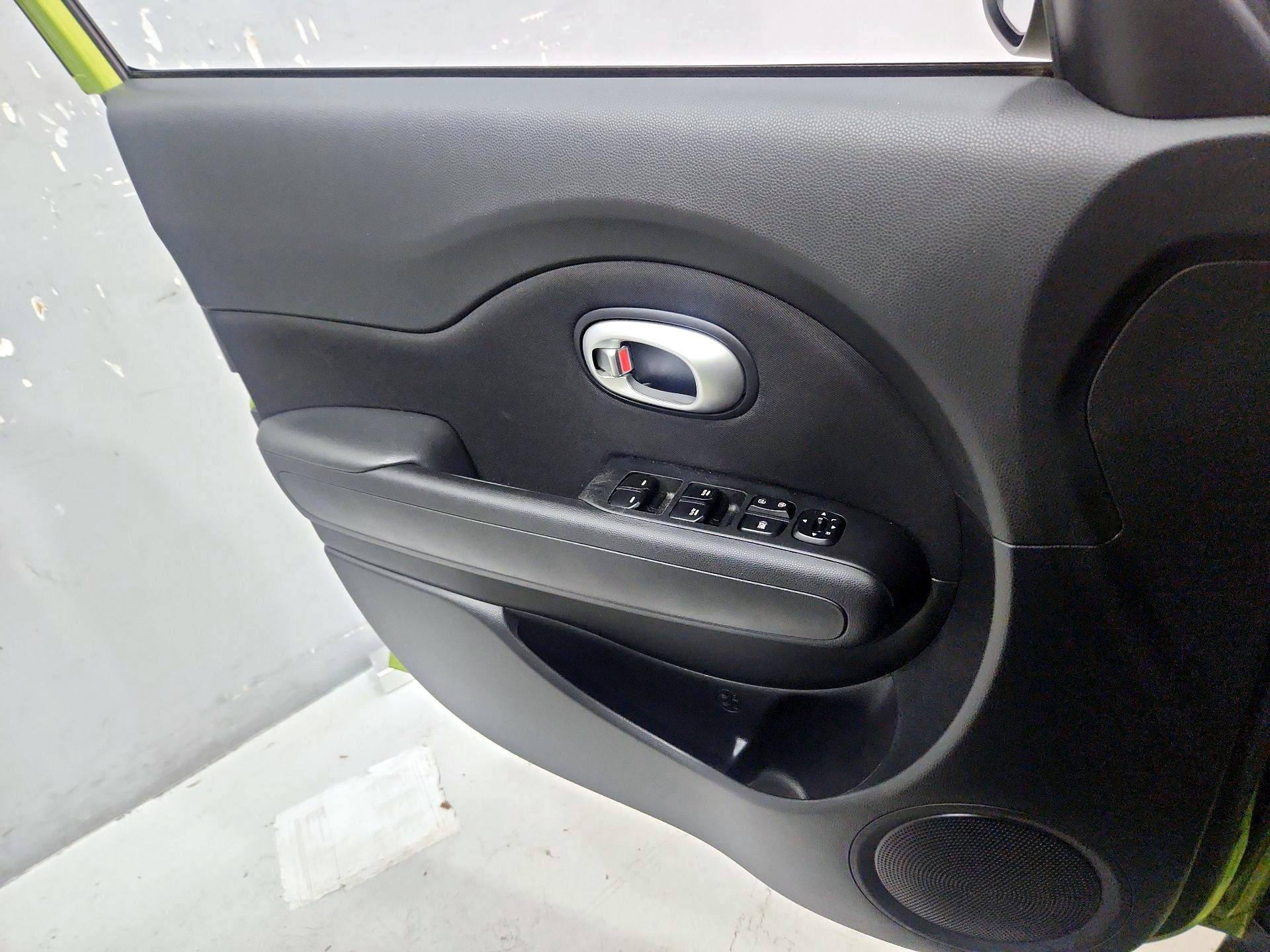 Thumbnail: 2015 Kia Soul - 12