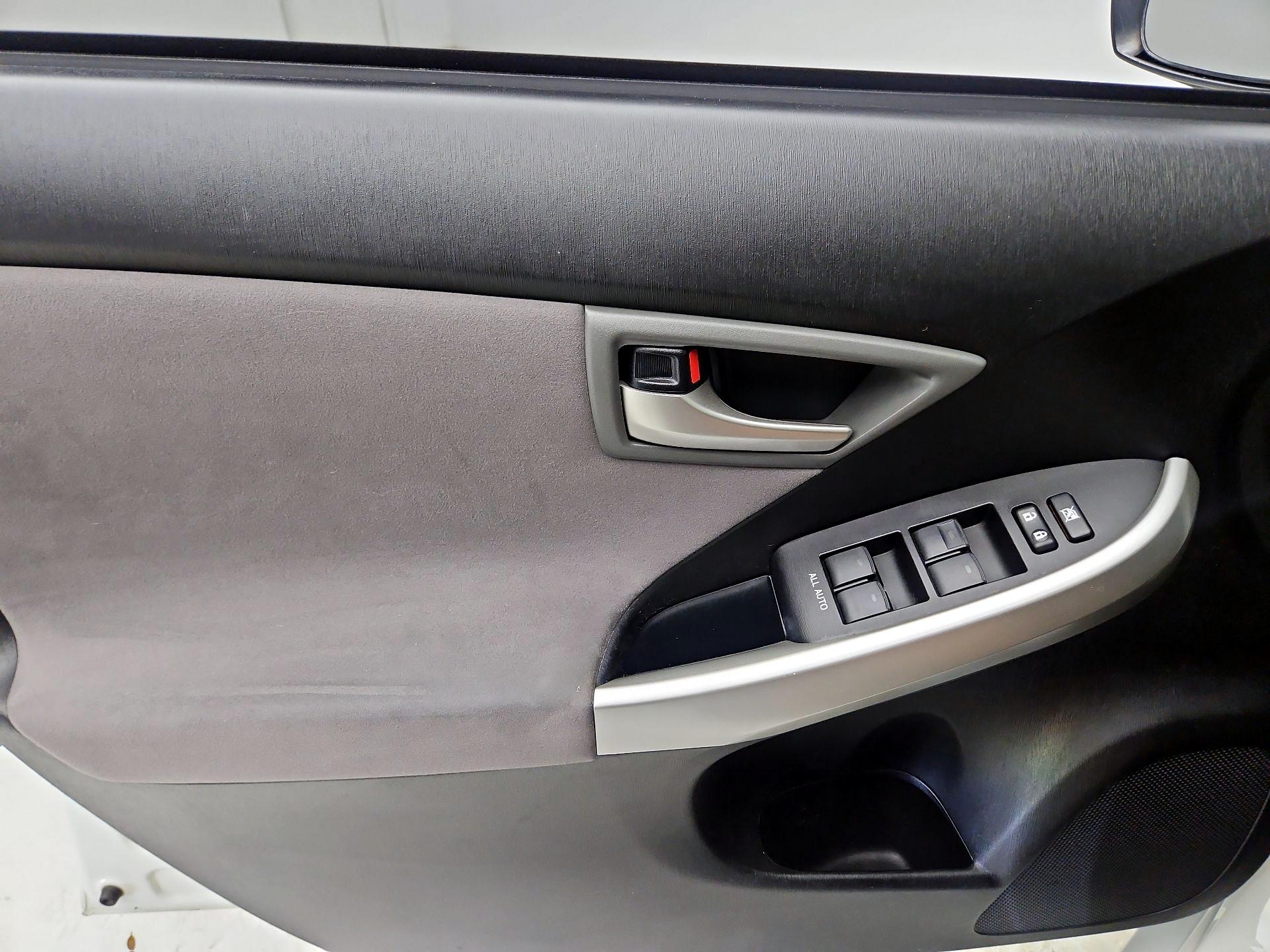Thumbnail: 2015 Toyota Prius - 12