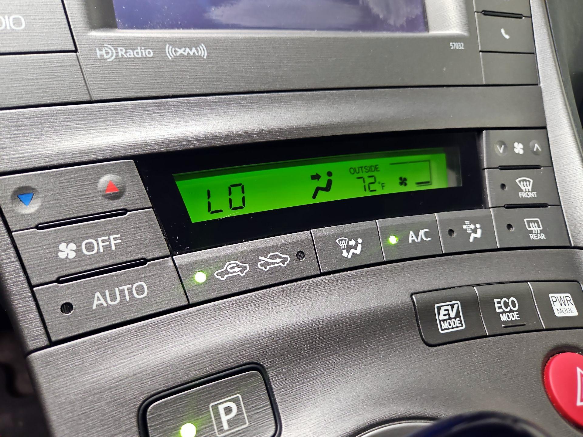 Thumbnail: 2015 Toyota Prius - 17