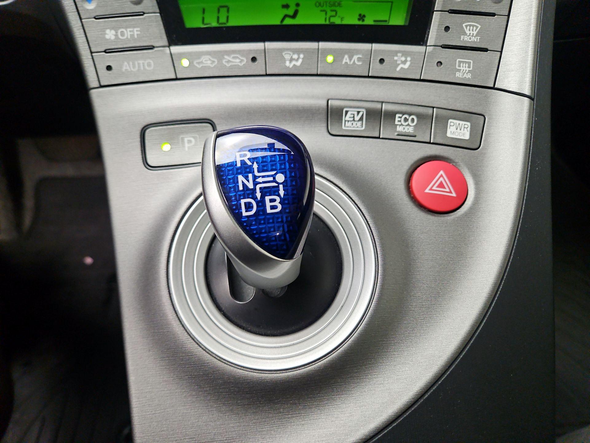 Thumbnail: 2015 Toyota Prius - 18