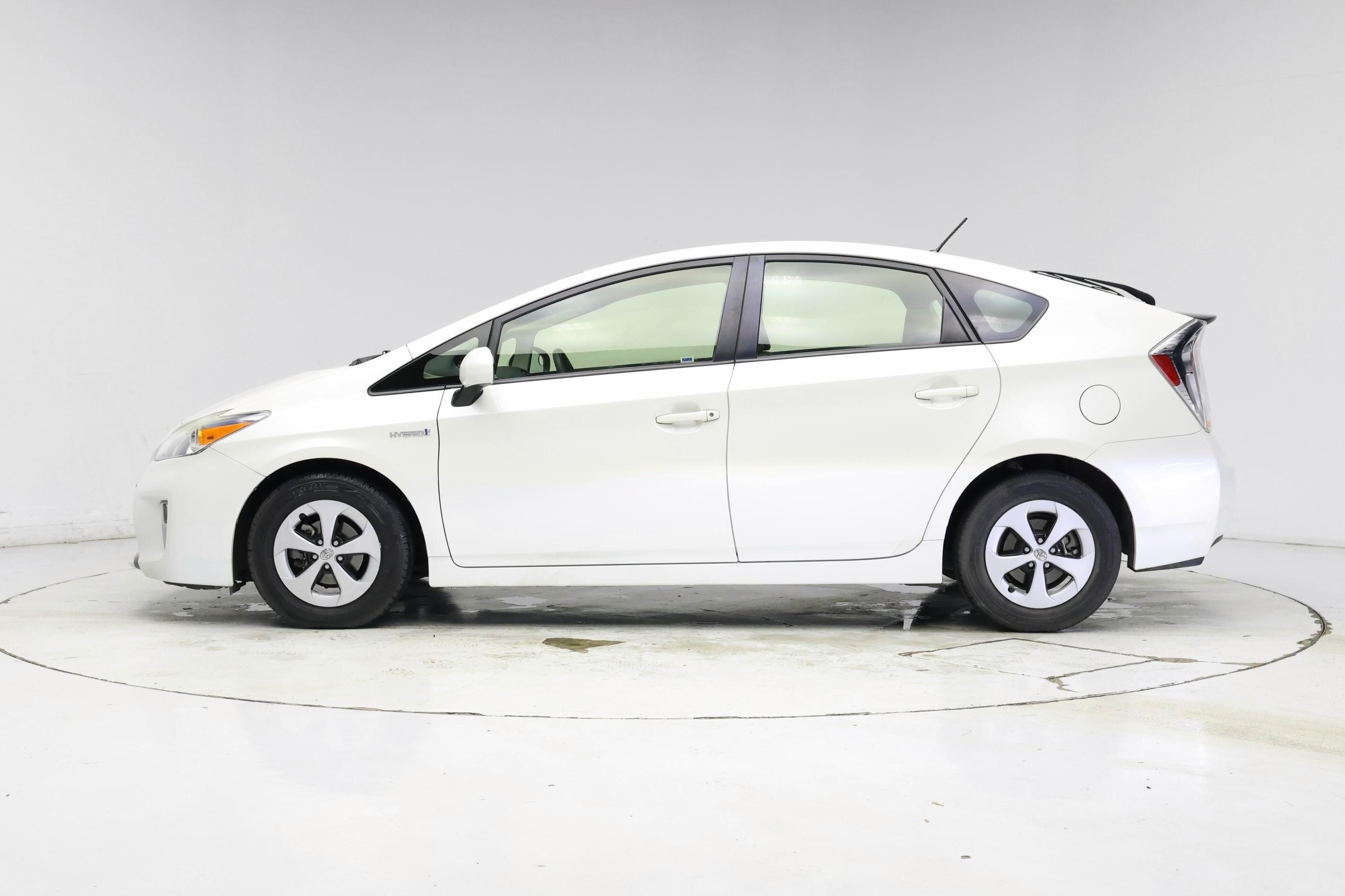 Thumbnail: 2015 Toyota Prius - 3