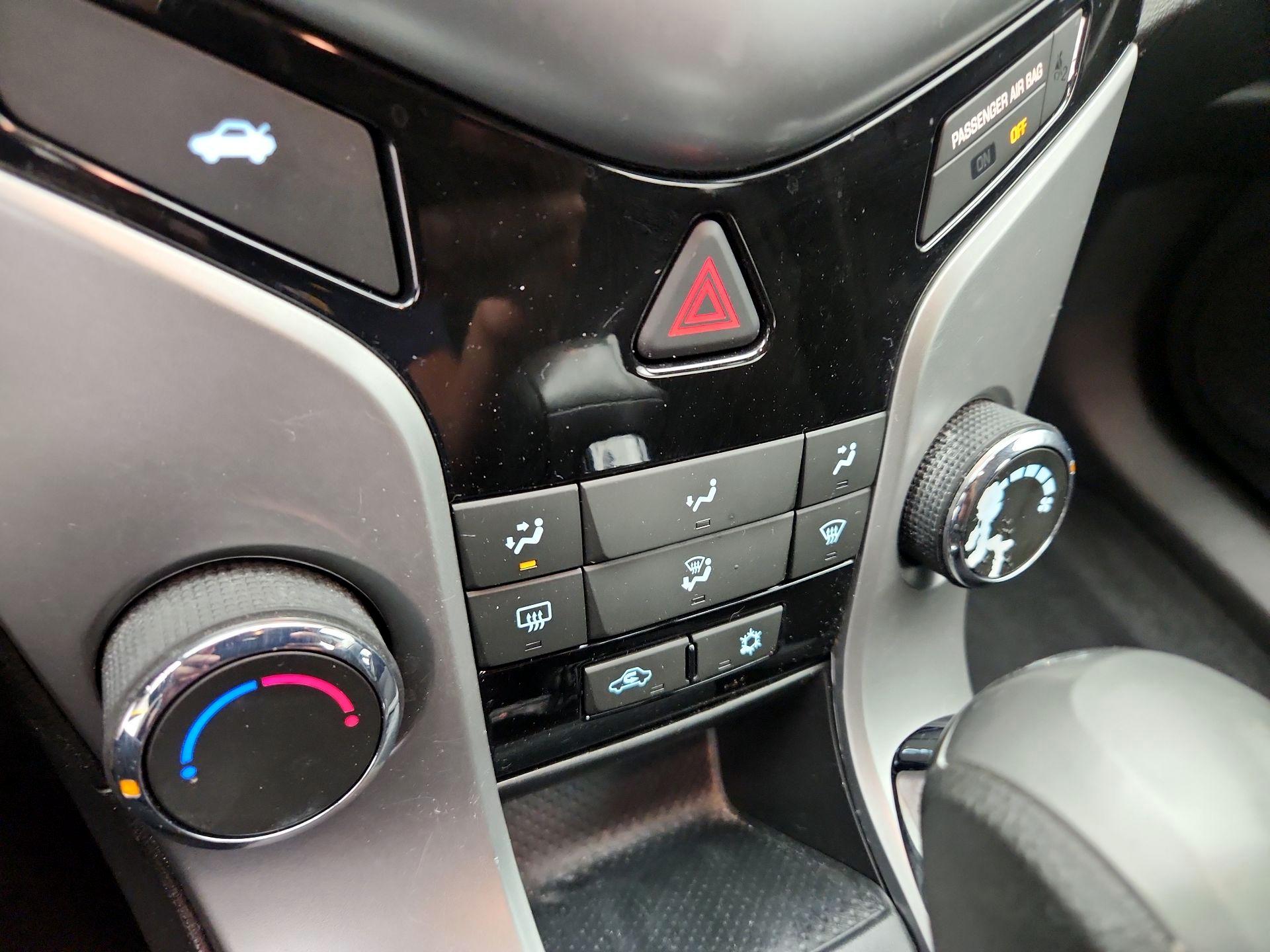 Thumbnail: 2016 Chevrolet Cruze - 16