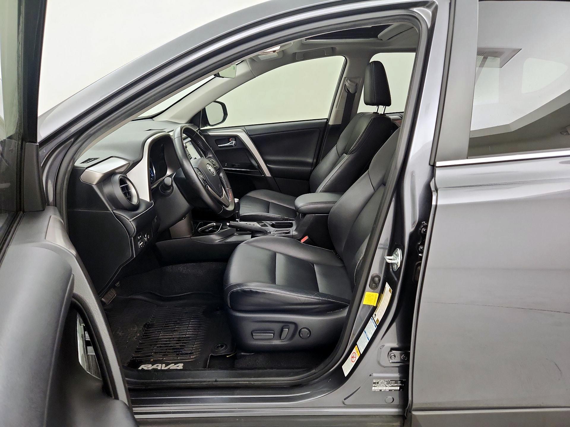 Thumbnail: 2016 Toyota RAV4 - 11
