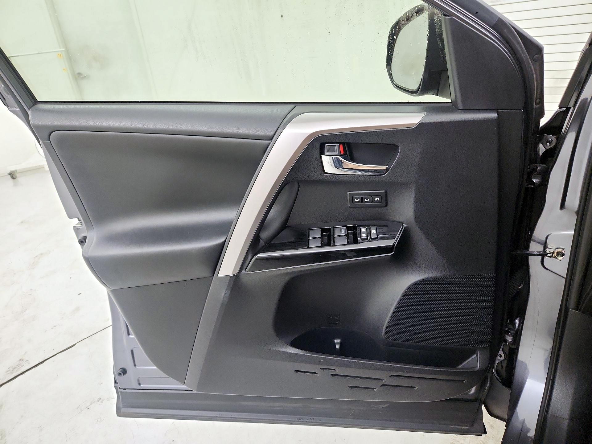 Thumbnail: 2016 Toyota RAV4 - 12