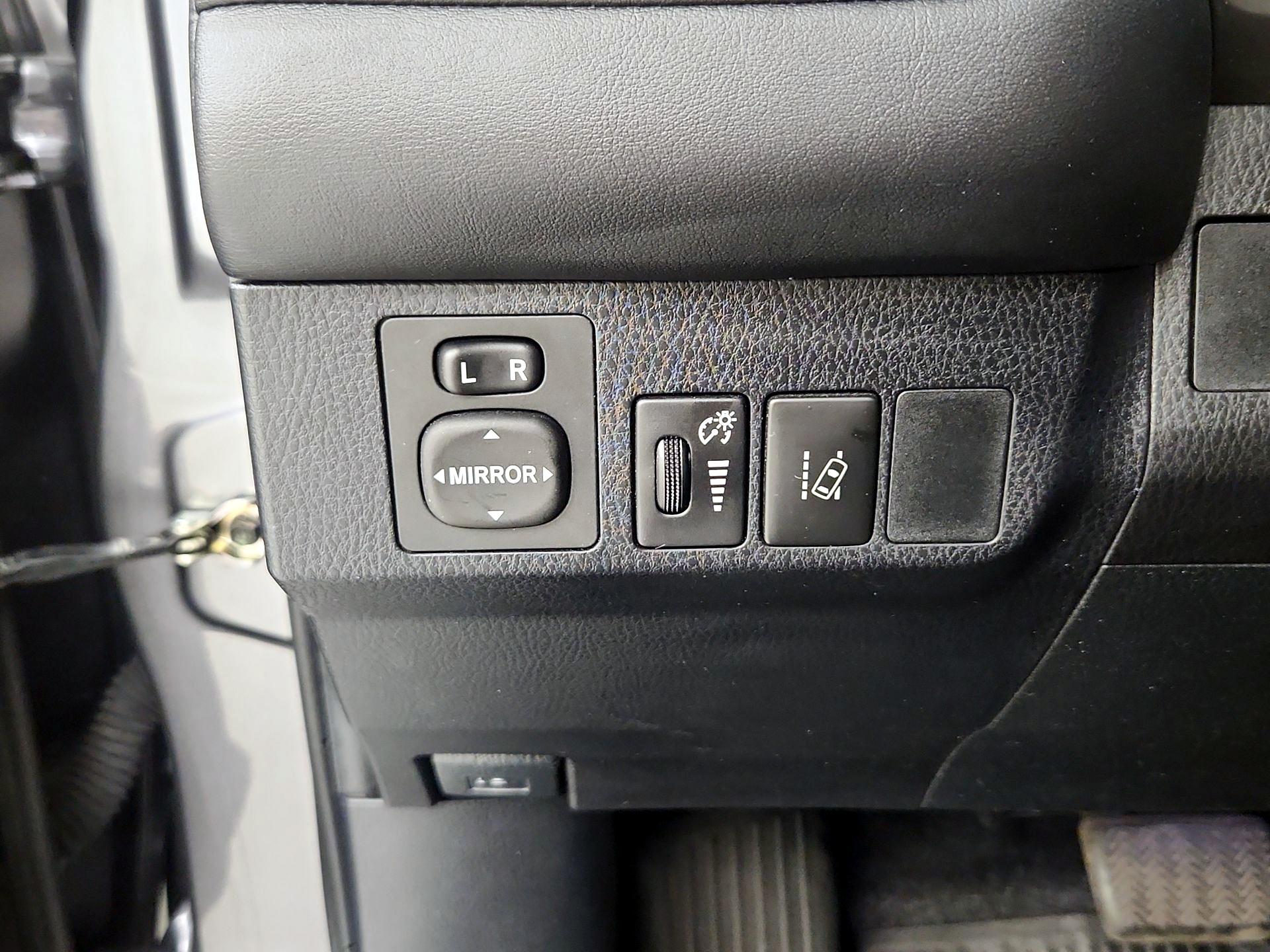 Thumbnail: 2016 Toyota RAV4 - 13