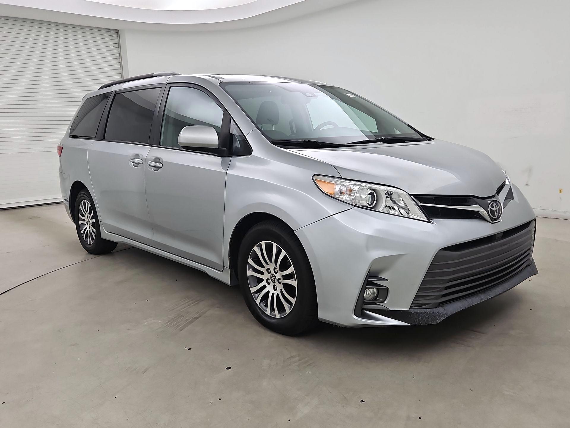 Thumbnail: 2020 Toyota Sienna - 1