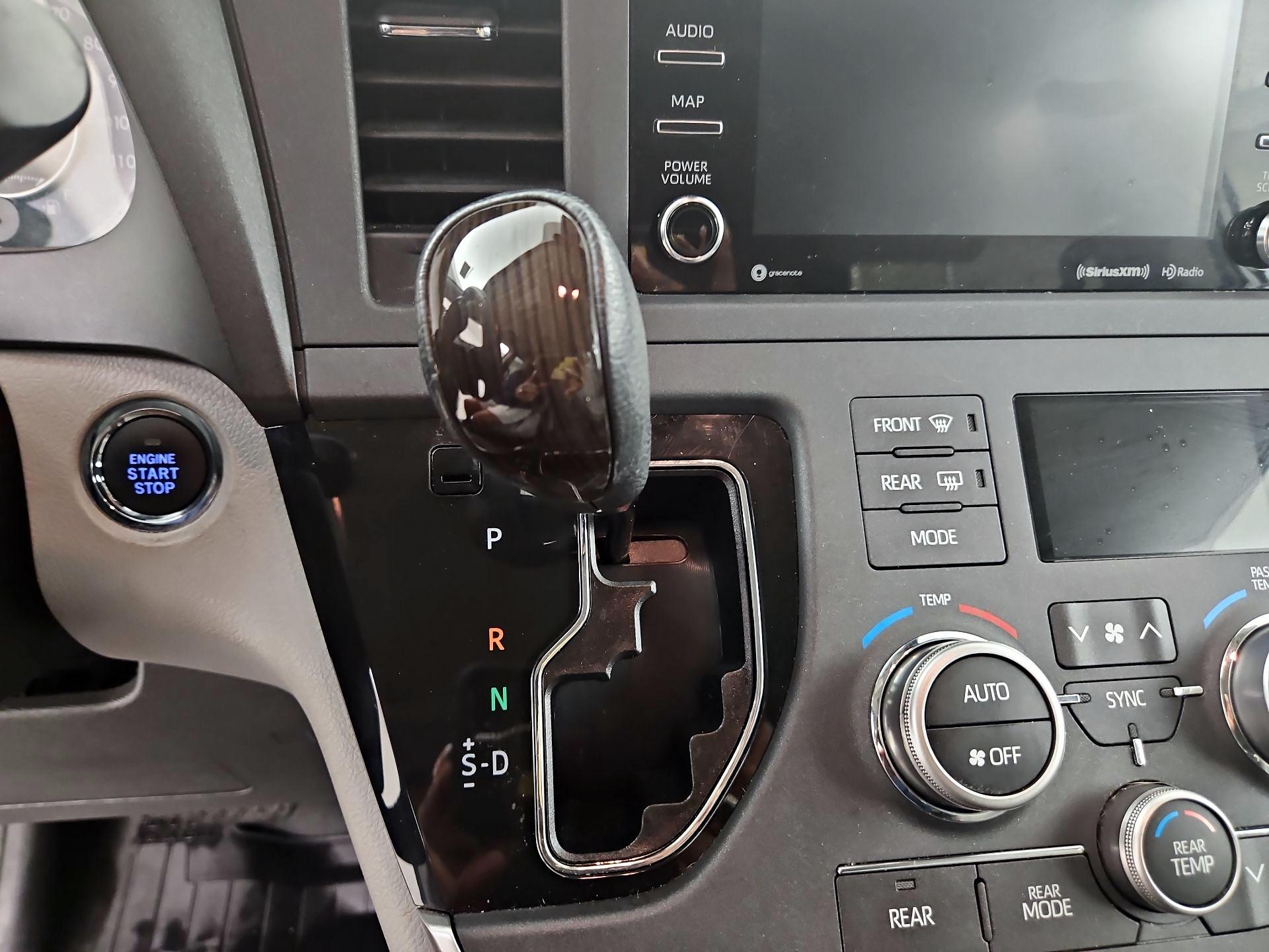 Thumbnail: 2020 Toyota Sienna - 15