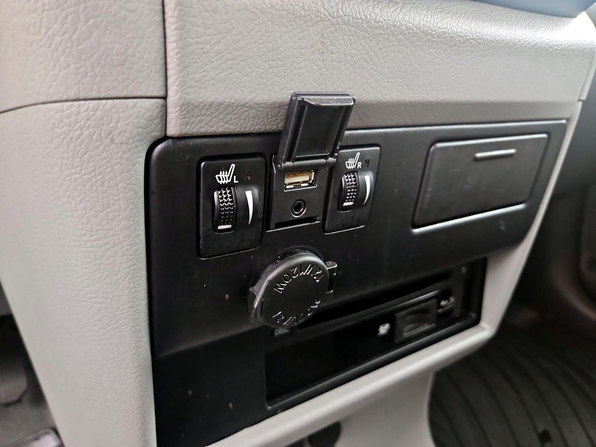 Thumbnail: 2020 Toyota Sienna - 16