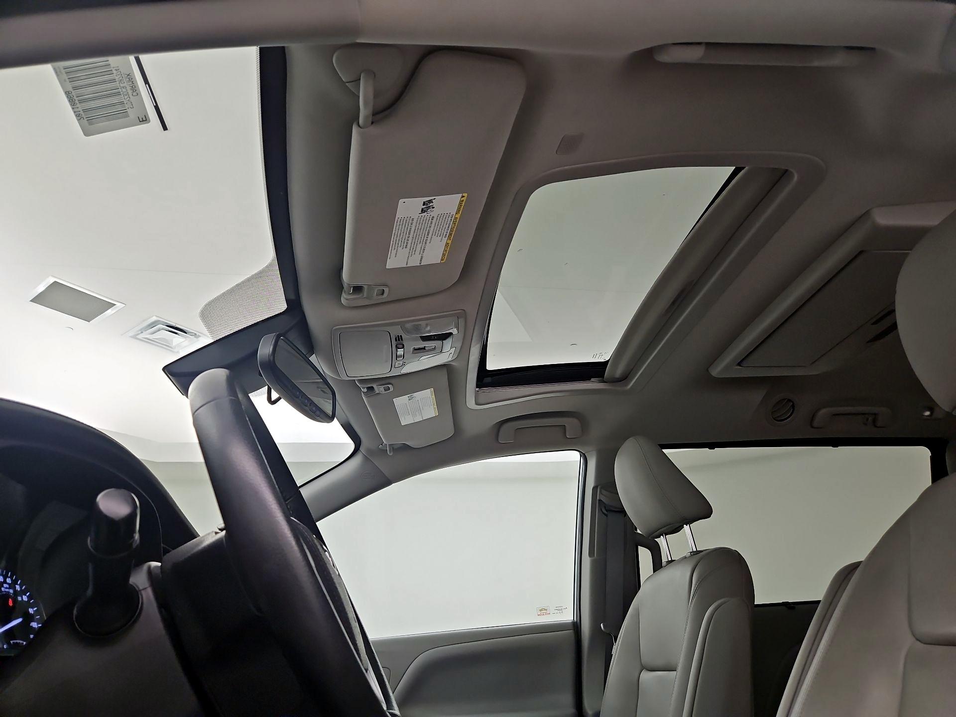 Thumbnail: 2020 Toyota Sienna - 17