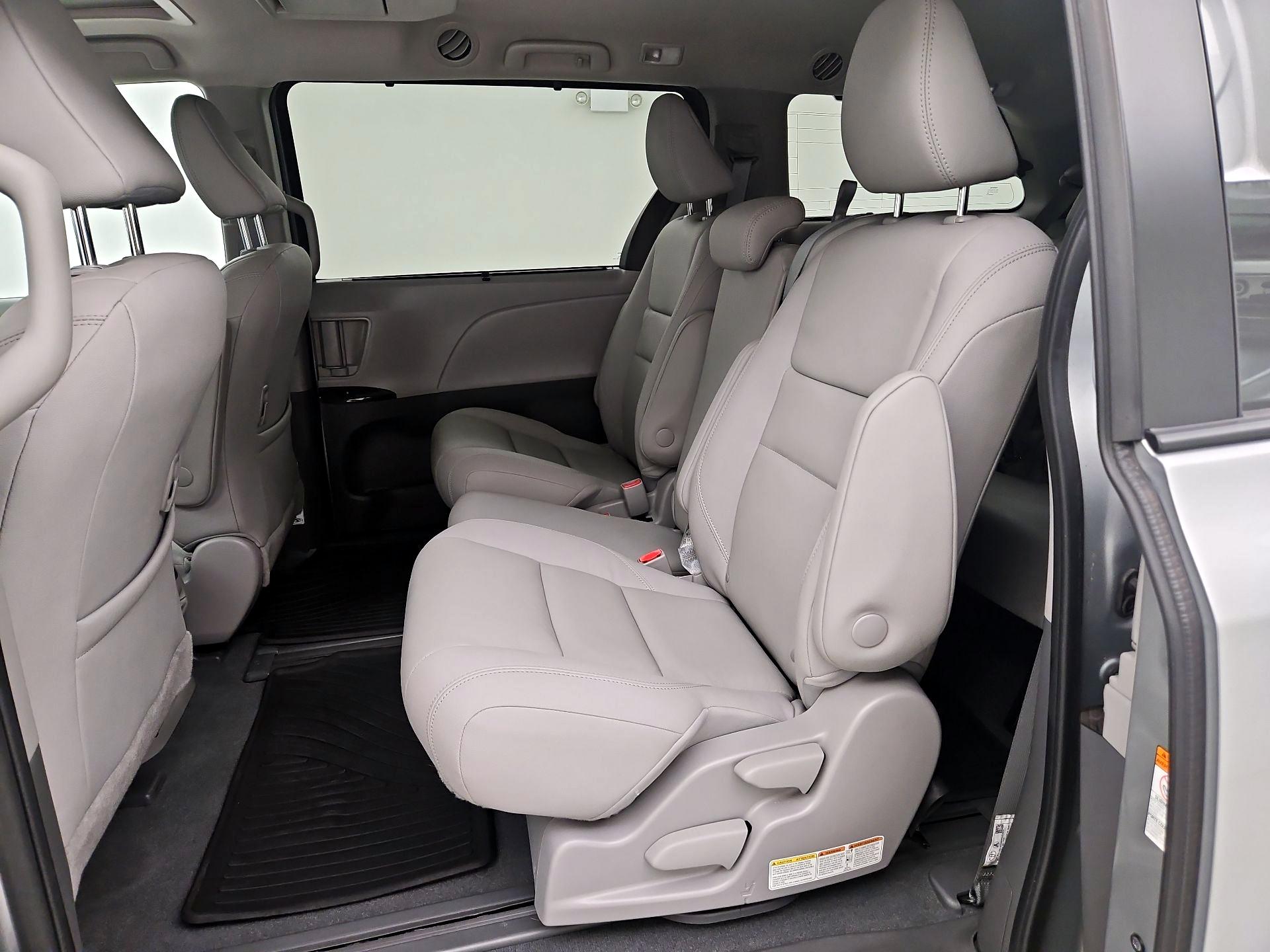 Thumbnail: 2020 Toyota Sienna - 18