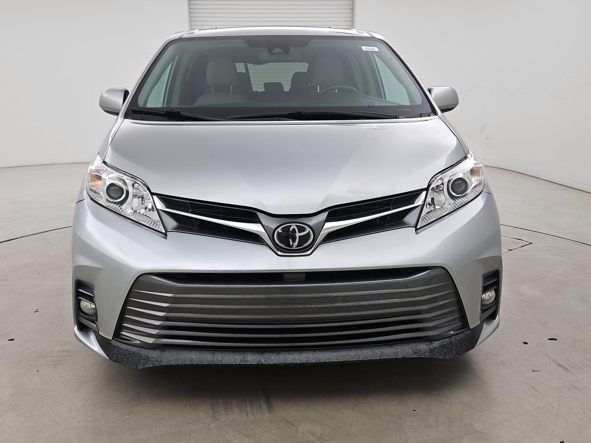 Thumbnail: 2020 Toyota Sienna - 2
