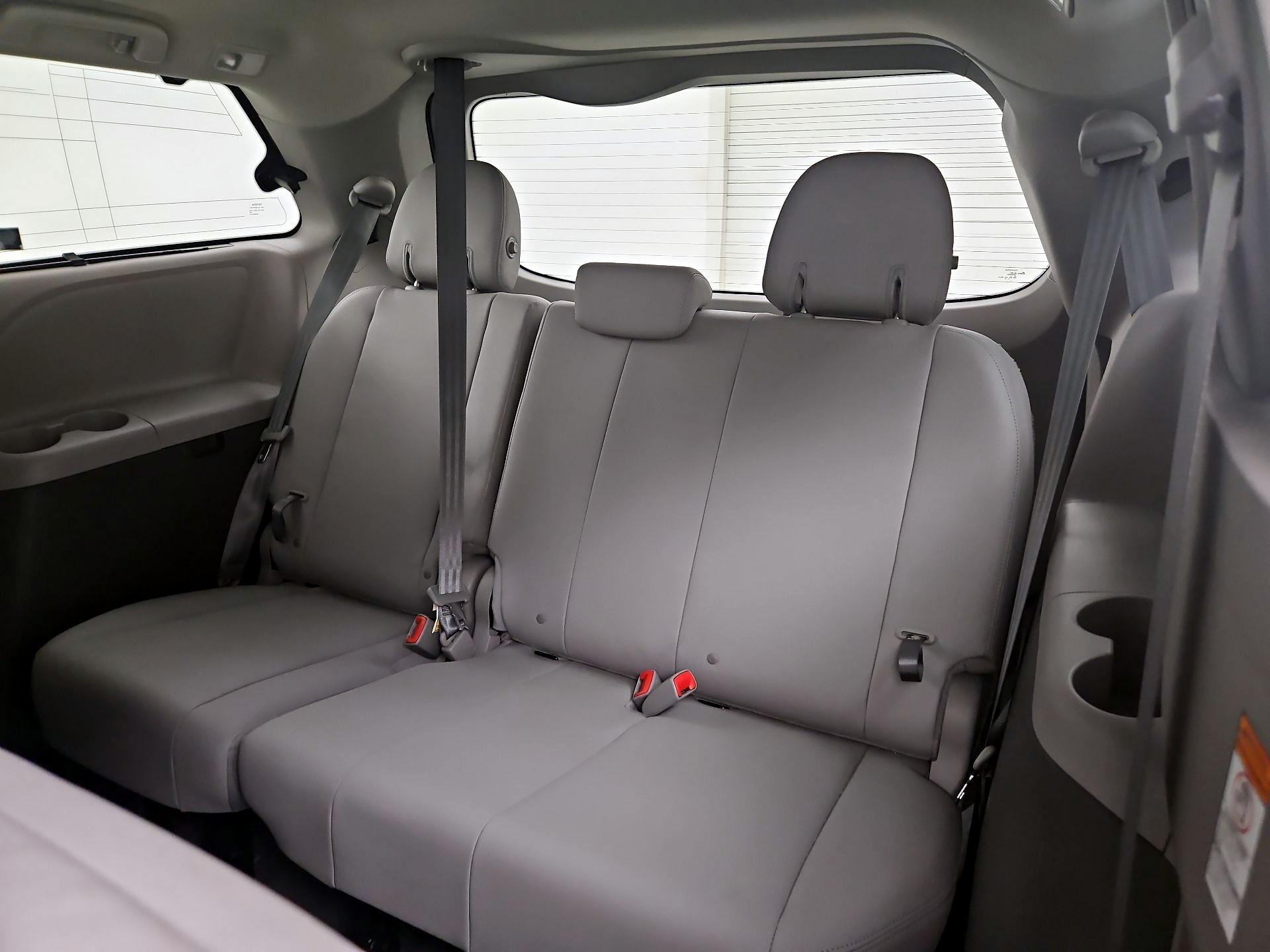 Thumbnail: 2020 Toyota Sienna - 19