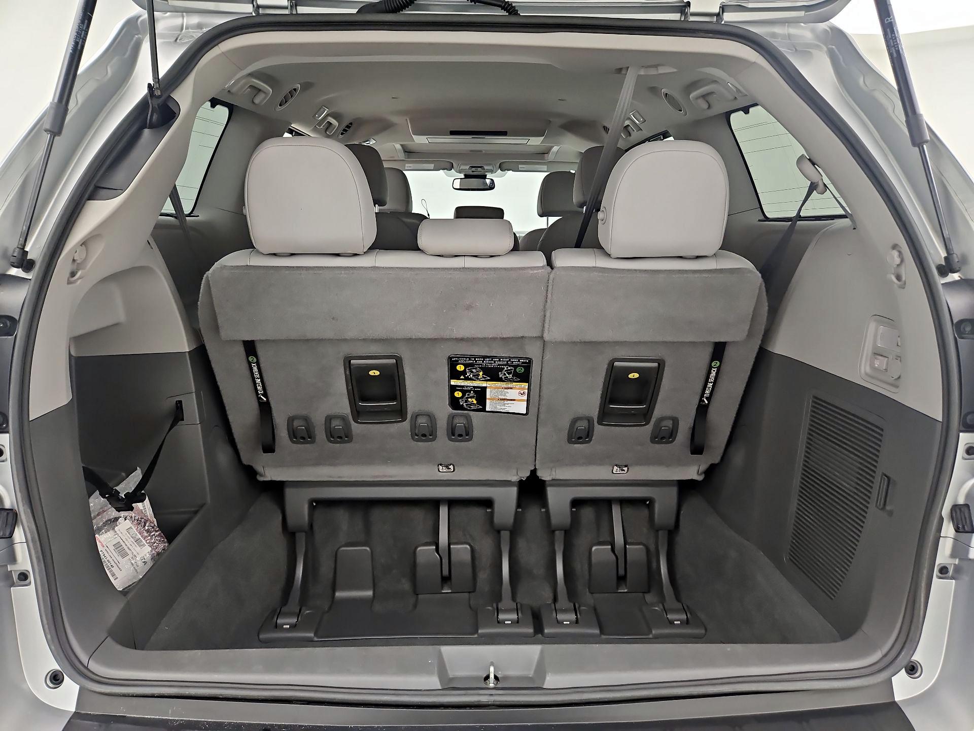 Thumbnail: 2020 Toyota Sienna - 20
