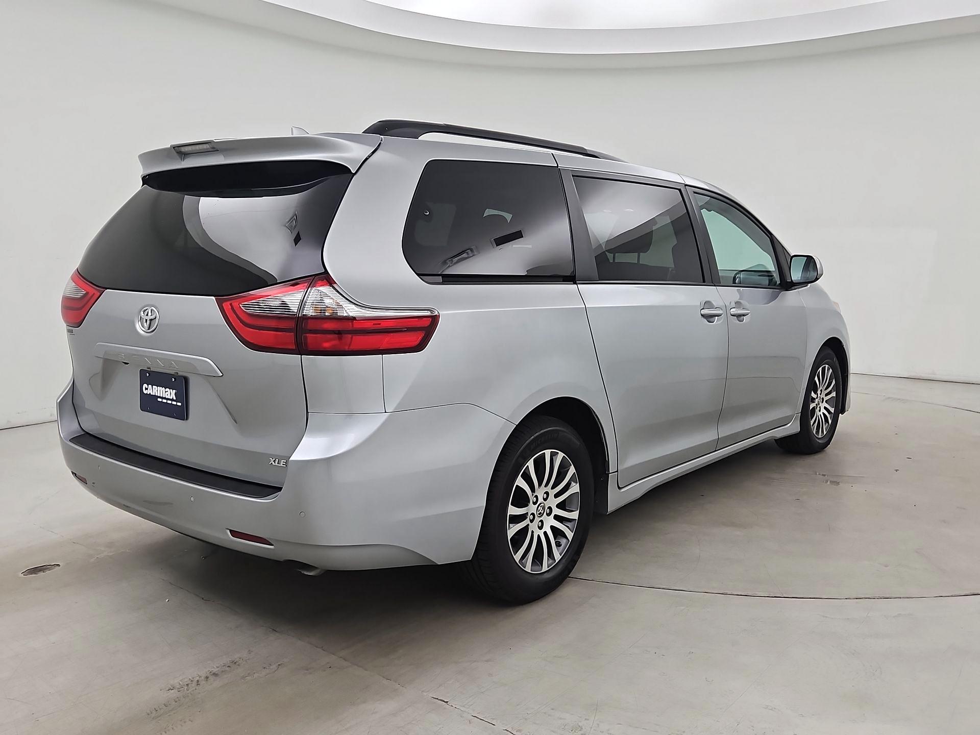 Thumbnail: 2020 Toyota Sienna - 5