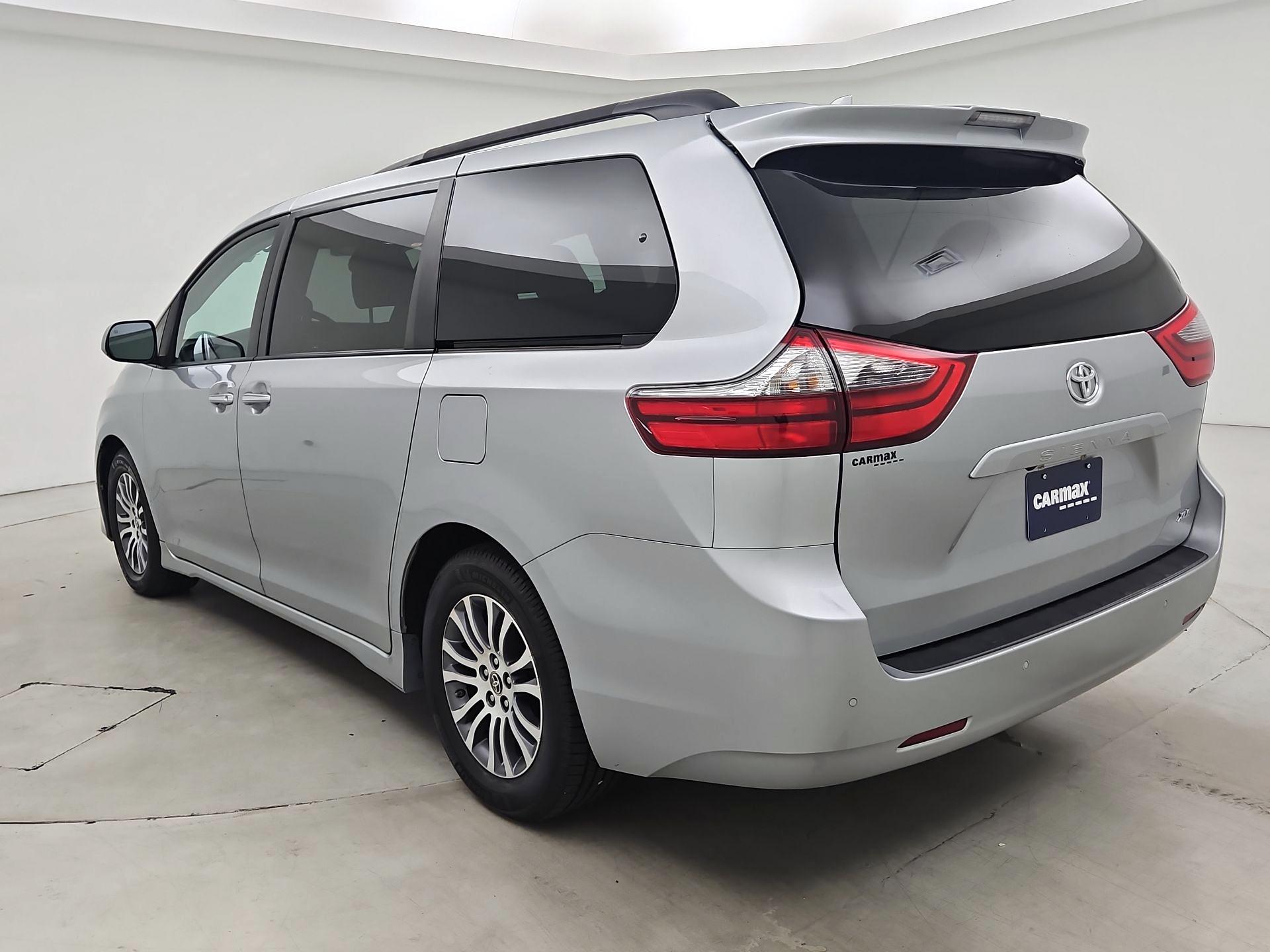 Thumbnail: 2020 Toyota Sienna - 7