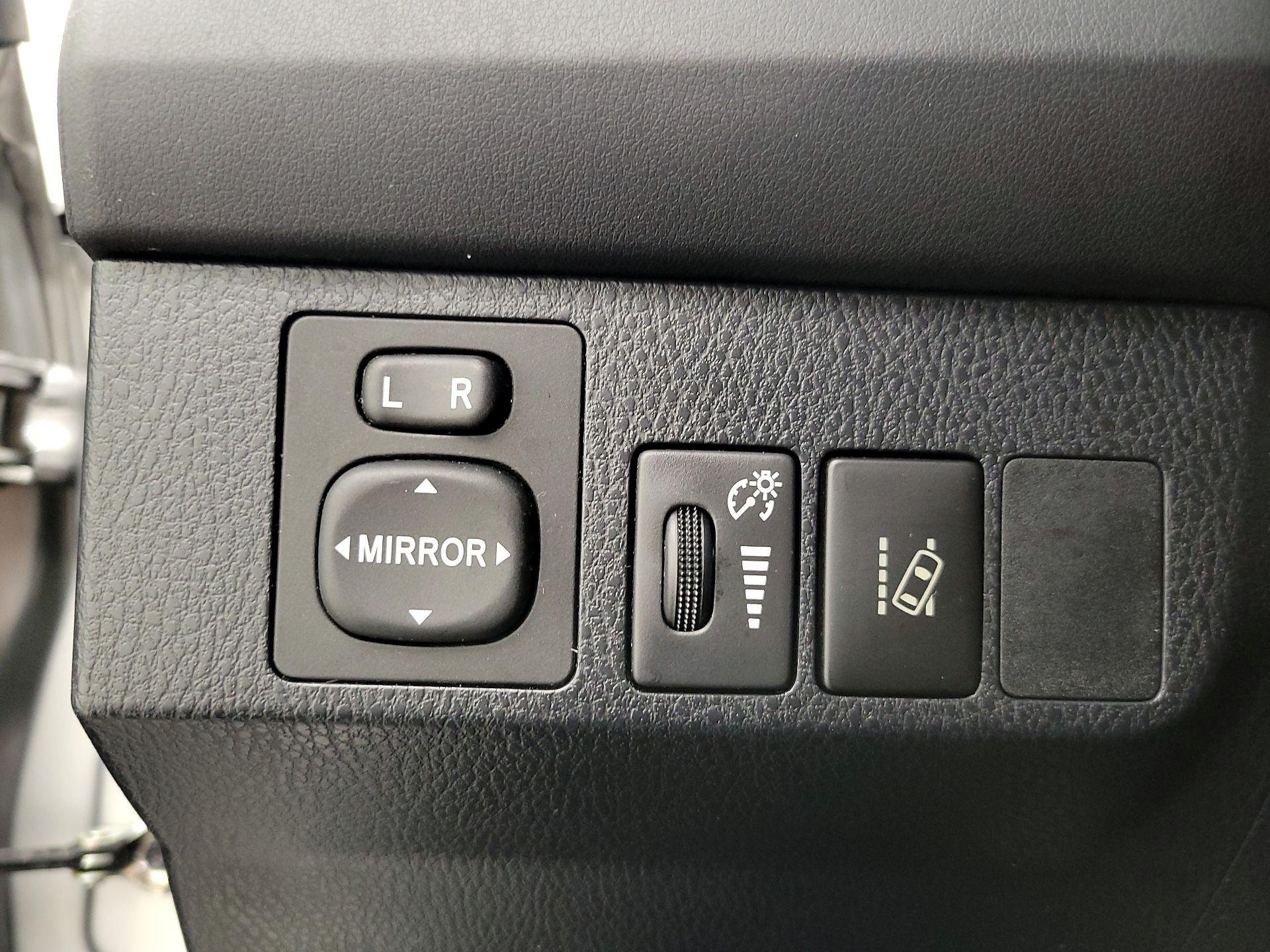 Thumbnail: 2018 Toyota RAV4 - 13