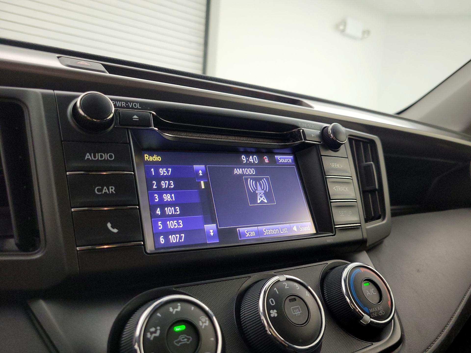 Thumbnail: 2018 Toyota RAV4 - 15