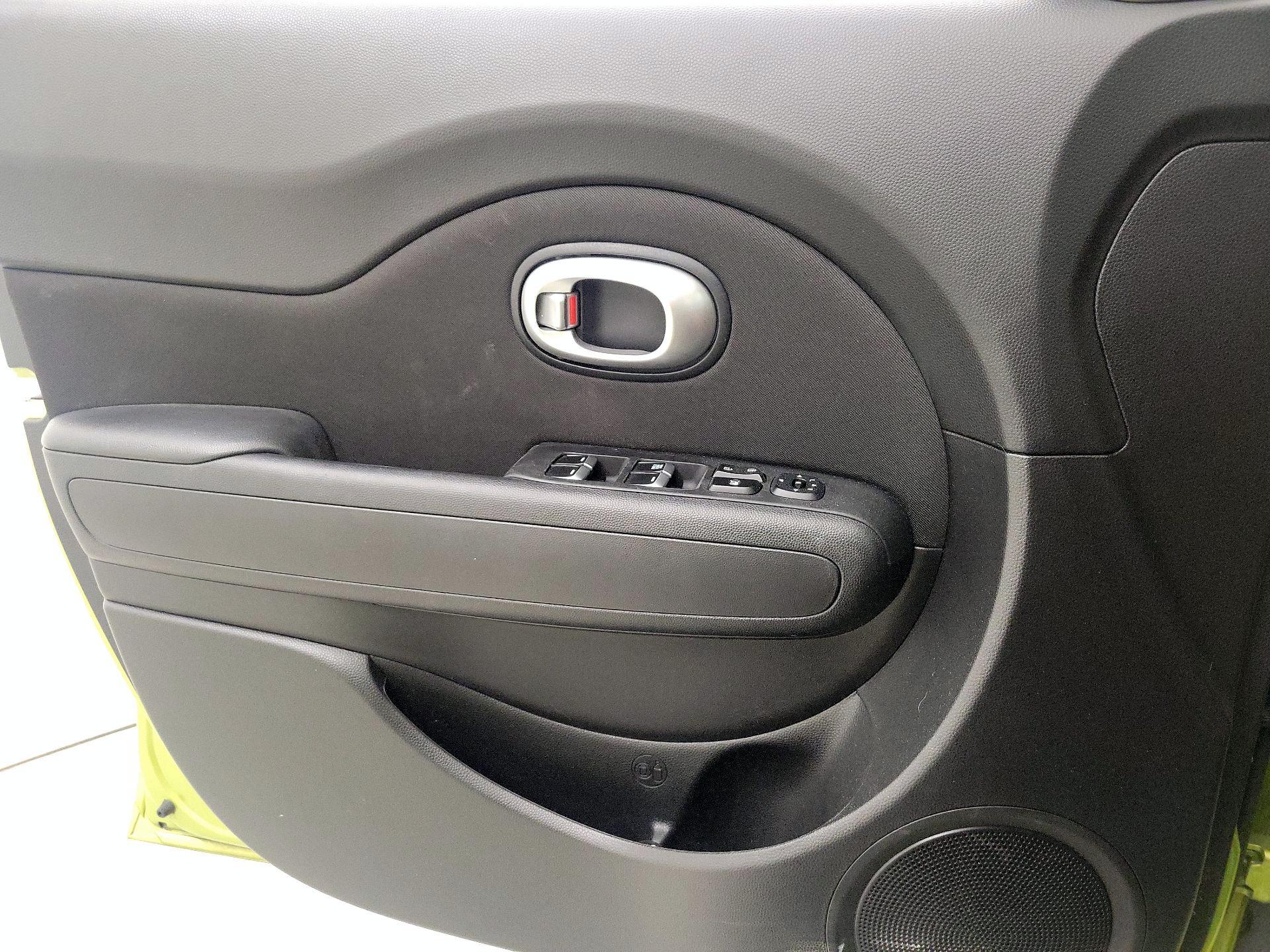 Thumbnail: 2017 Kia Soul - 12