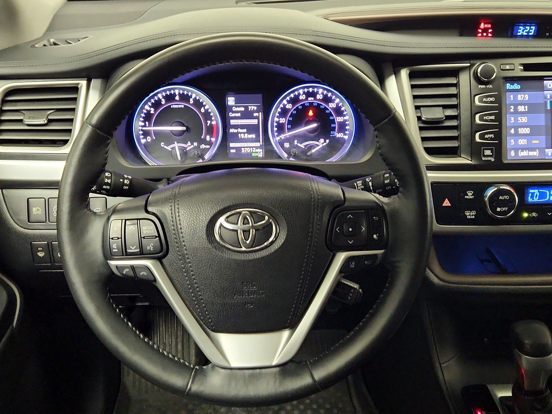 Thumbnail: 2017 Toyota Highlander - 10
