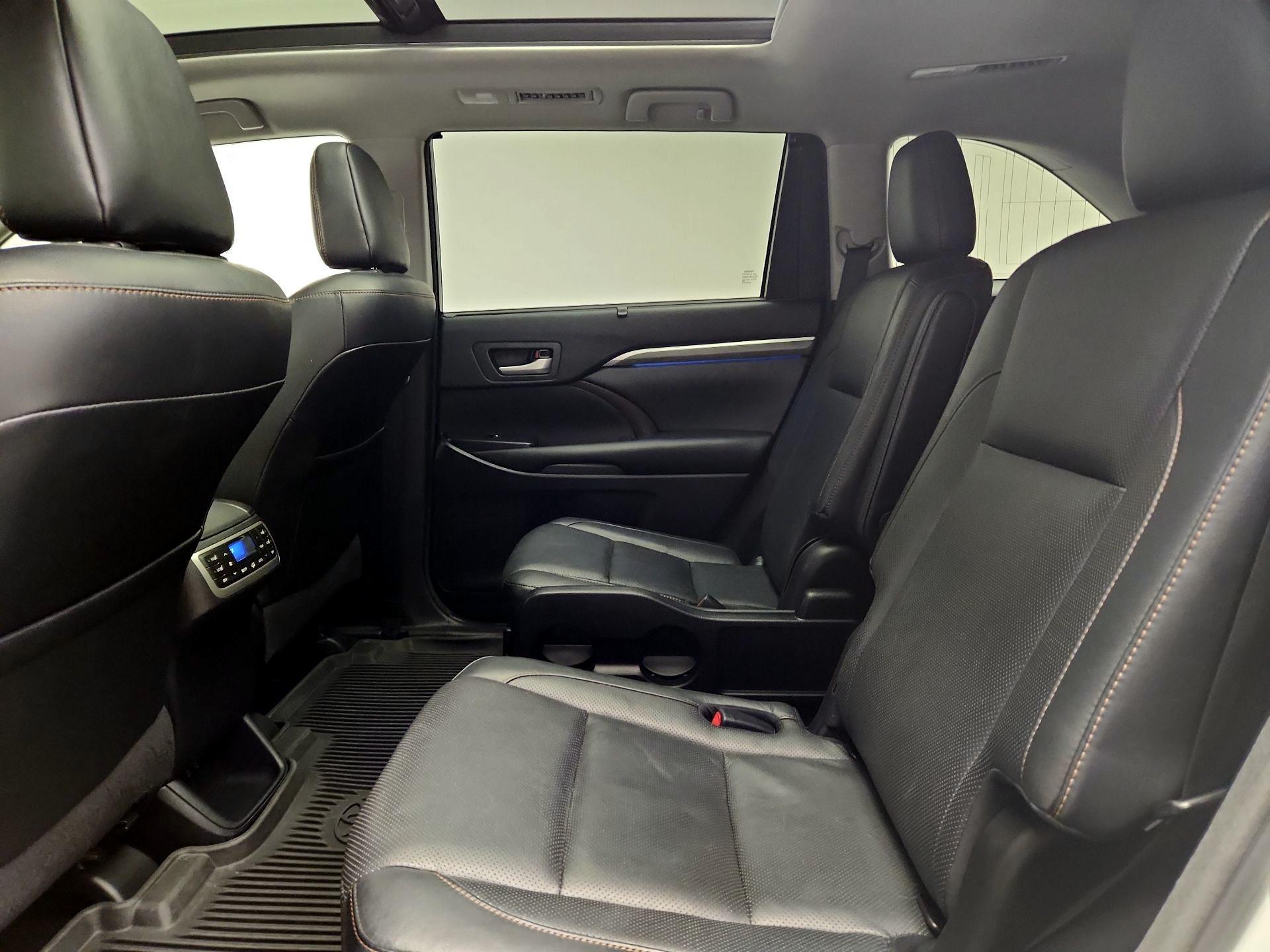 Thumbnail: 2017 Toyota Highlander - 20