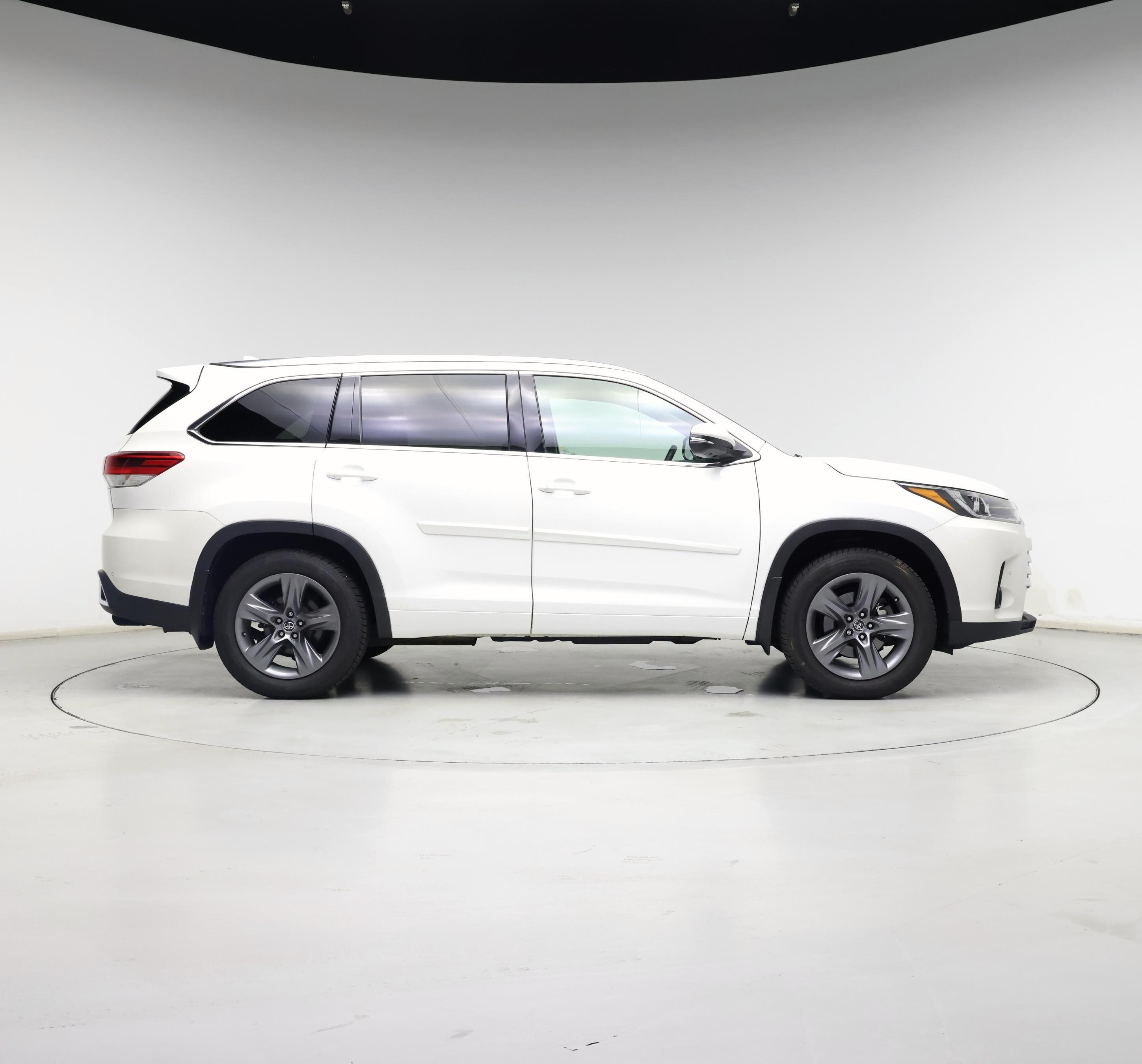 Thumbnail: 2017 Toyota Highlander - 7