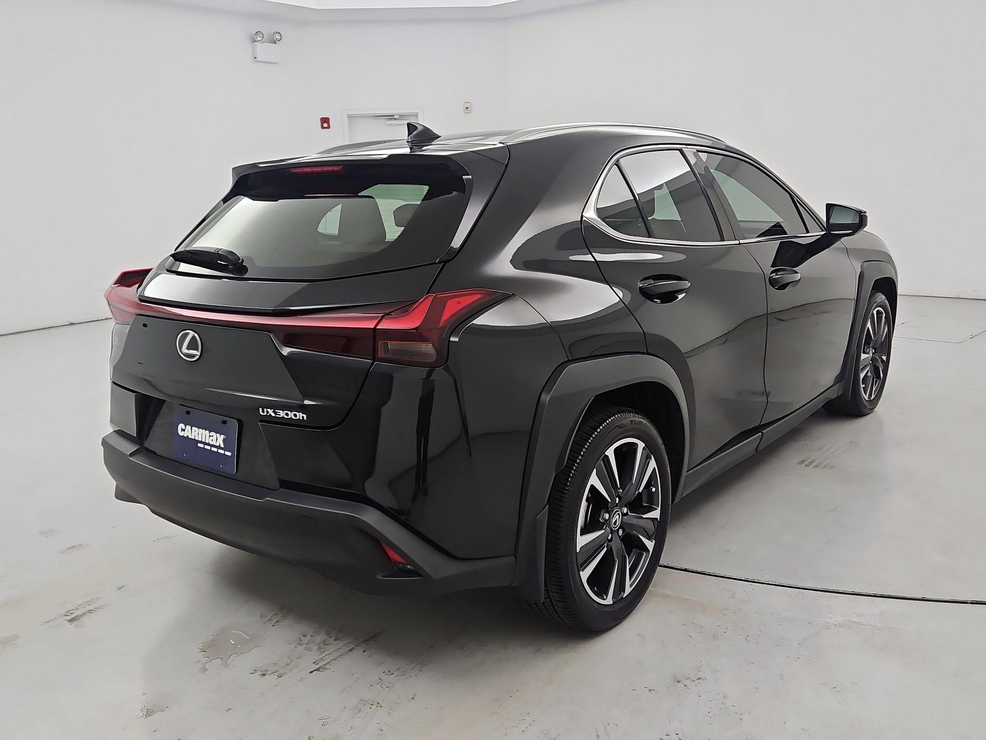 Thumbnail: 2025 Lexus UX - 5