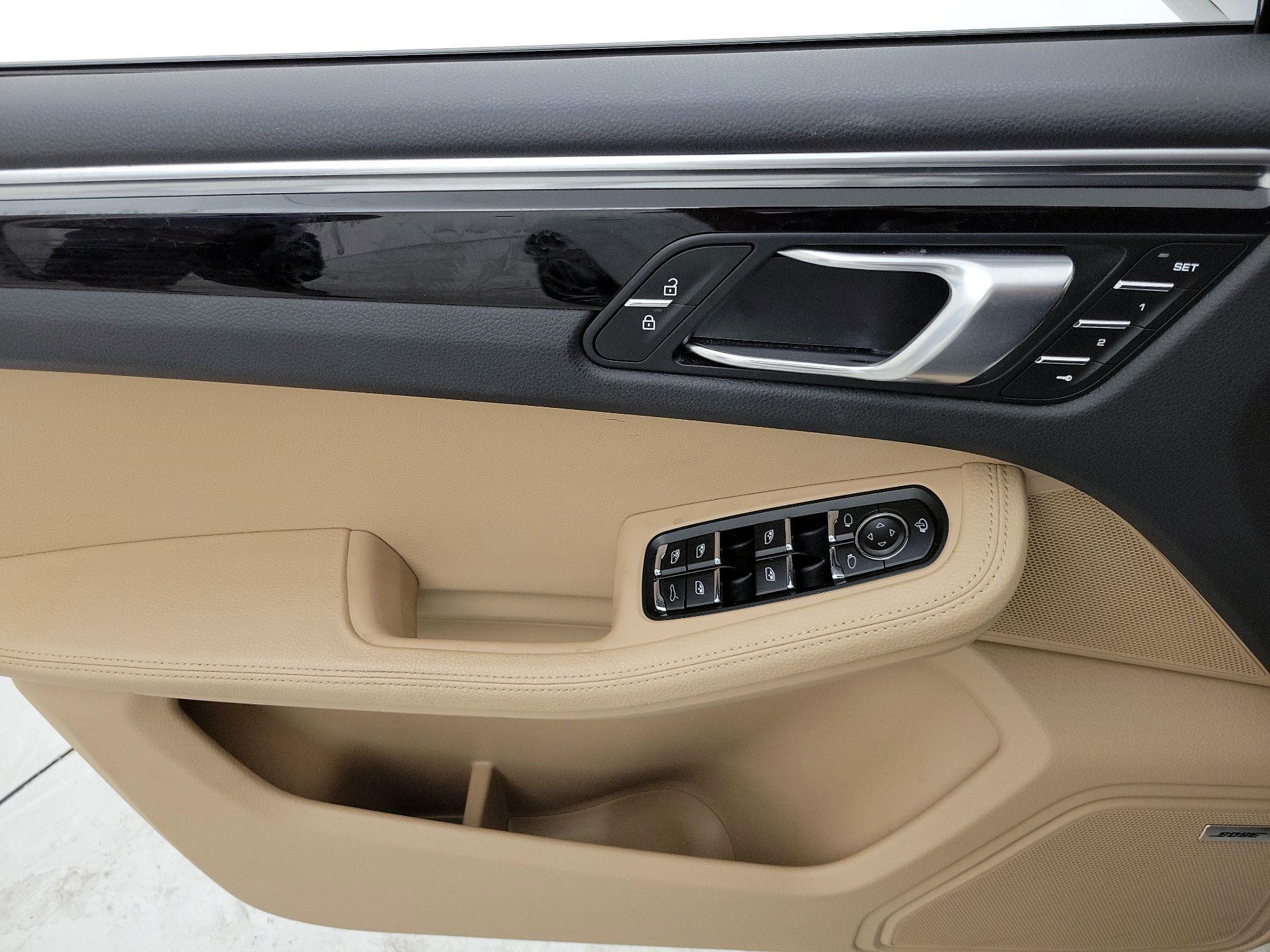 Thumbnail: 2023 Porsche Macan - 12