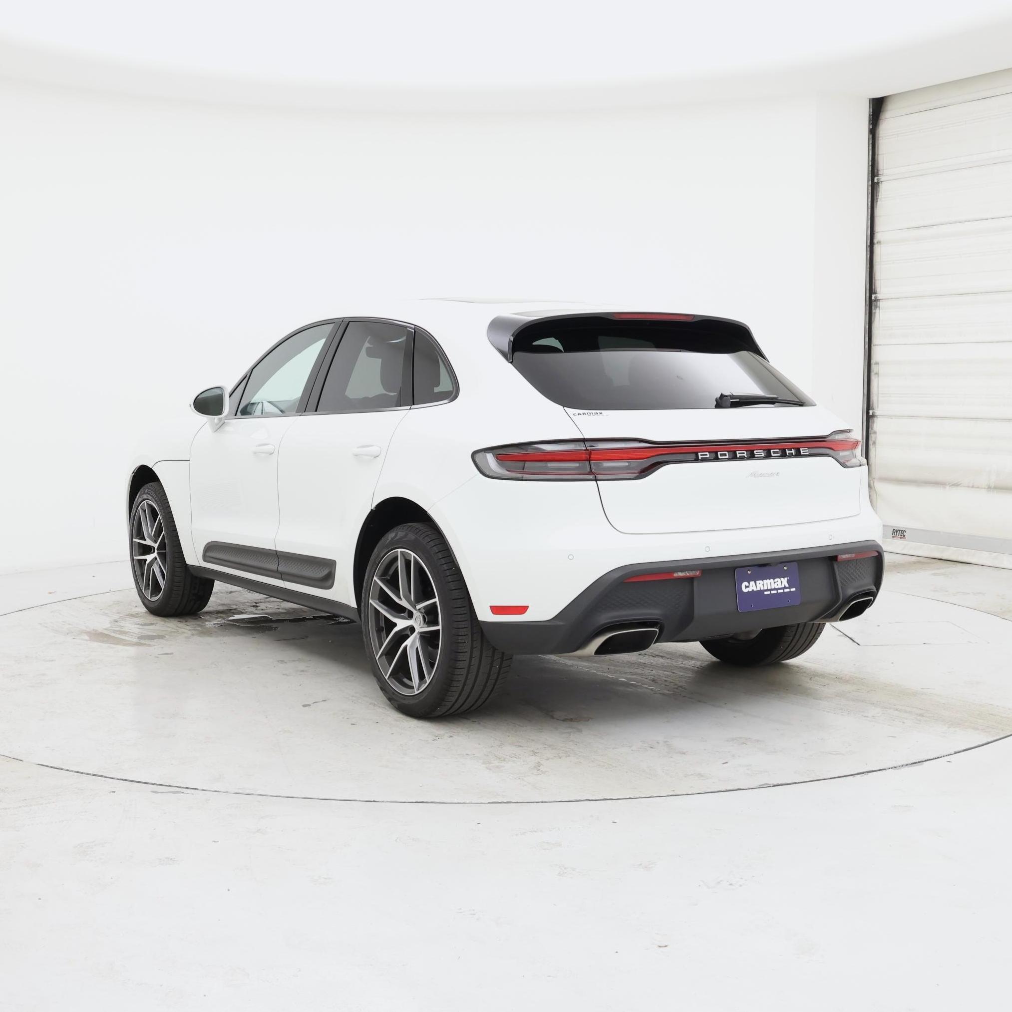 Thumbnail: 2023 Porsche Macan - 2