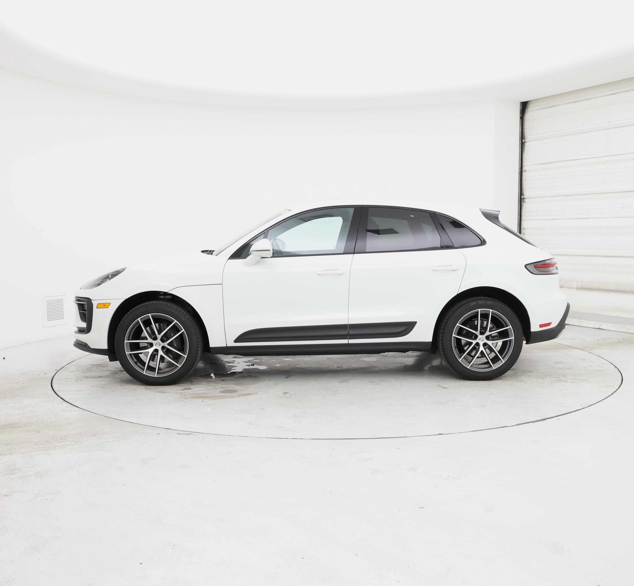 Thumbnail: 2023 Porsche Macan - 3