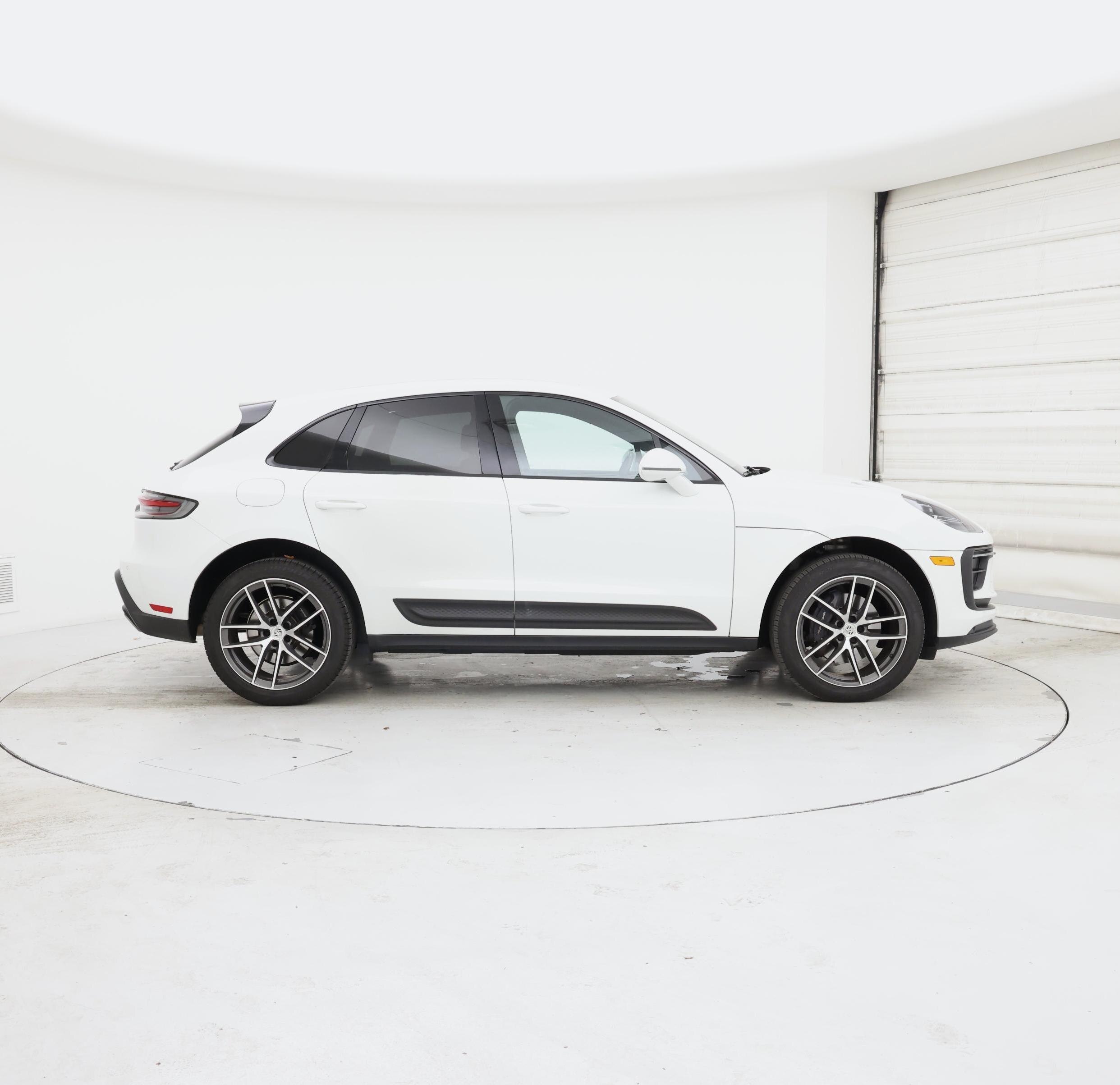 Thumbnail: 2023 Porsche Macan - 7