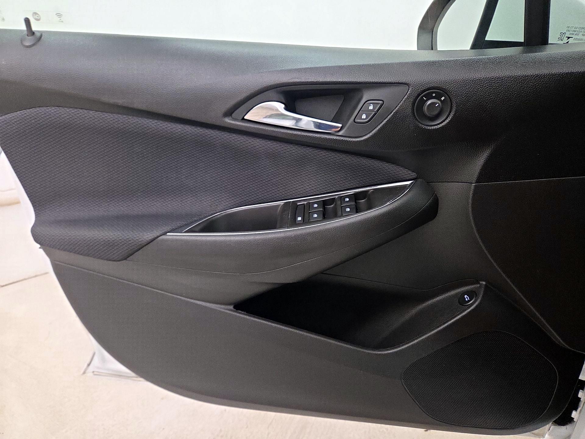 Thumbnail: 2019 Chevrolet Cruze - 12