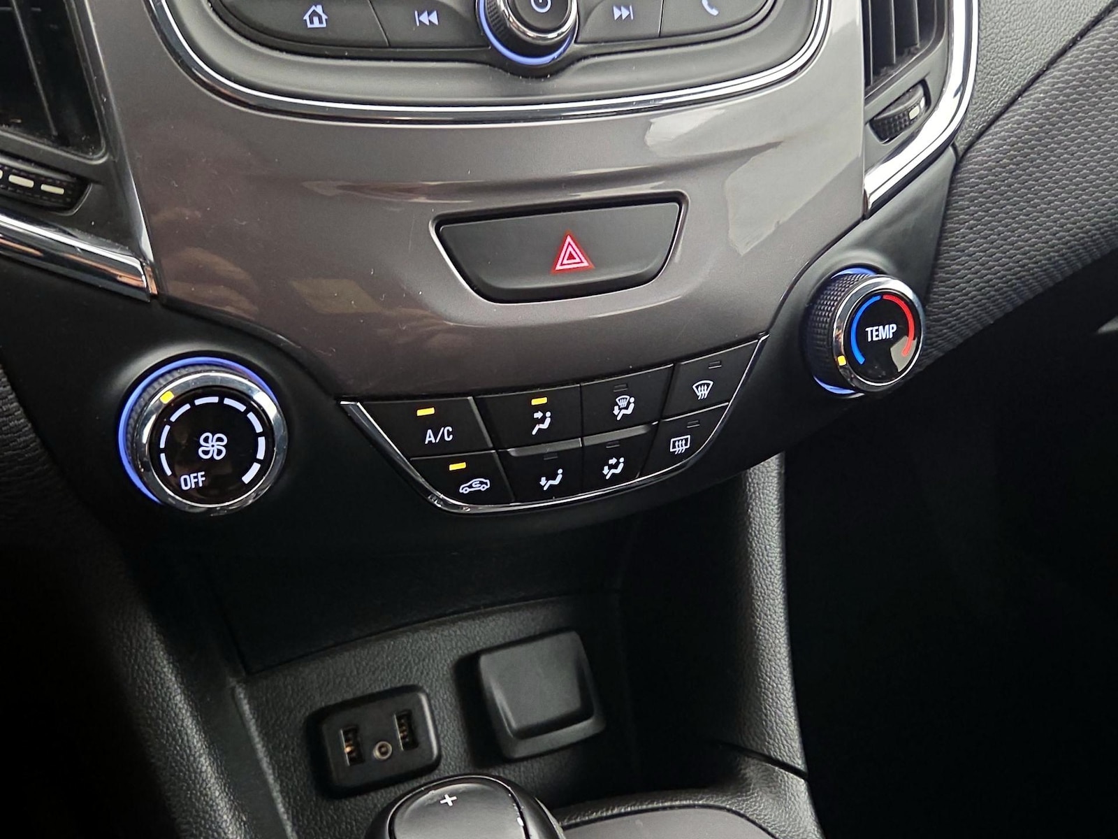 2019 Chevrolet Cruze LS - Photo 17