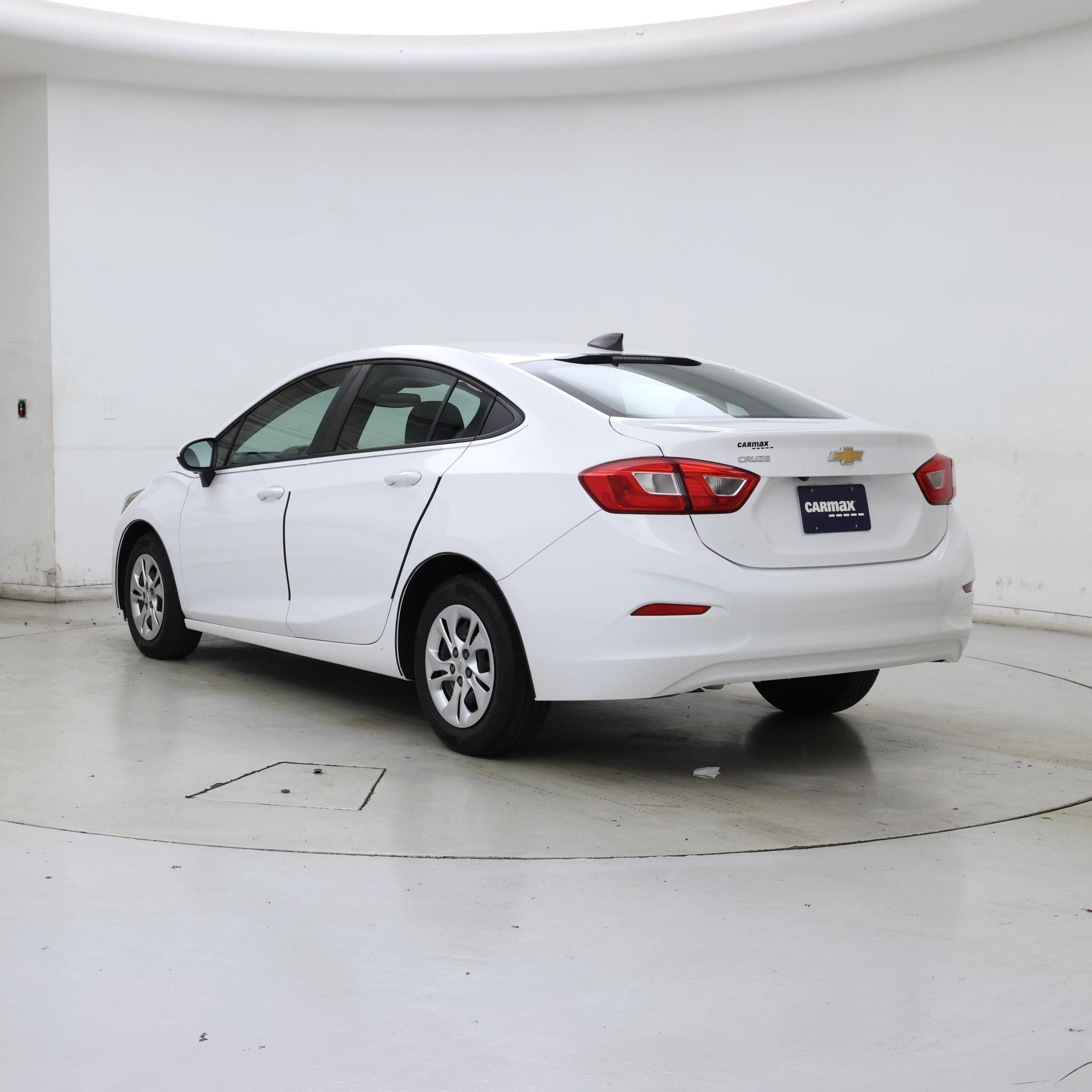 Thumbnail: 2019 Chevrolet Cruze - 2