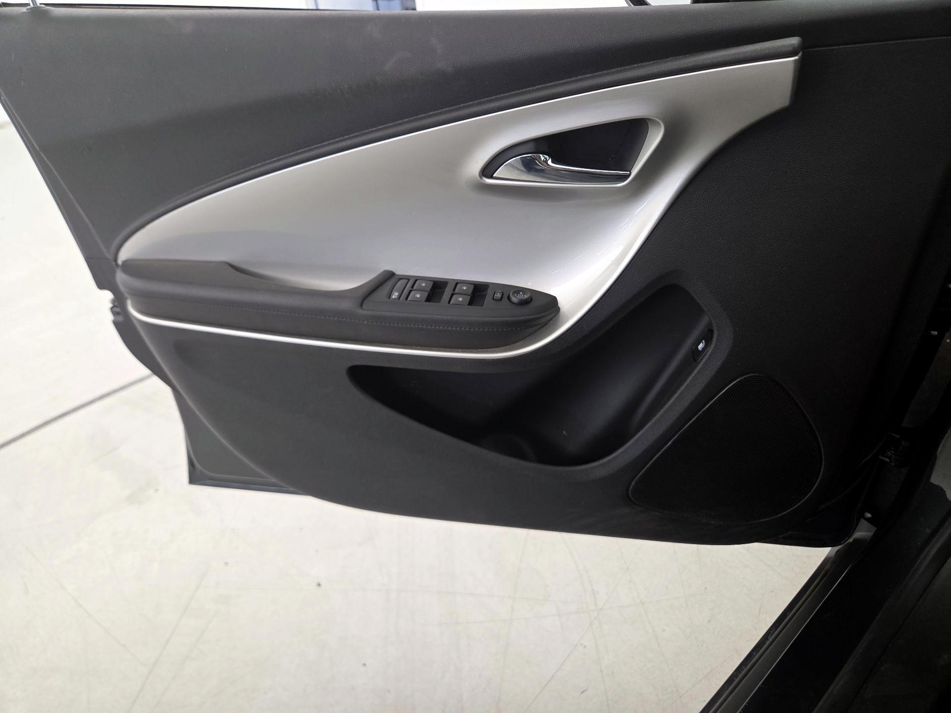 Thumbnail: 2015 Chevrolet Volt - 12